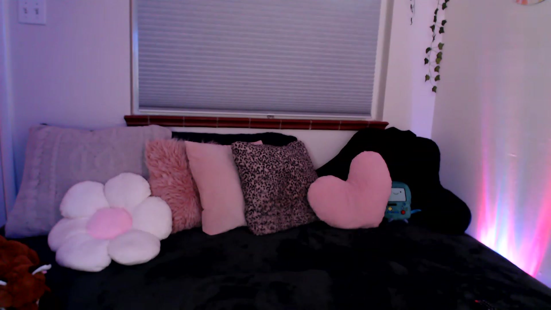 Gallery image thumbnail from Fiona's myfreecams stream on, 03/14/2023, 08:45 image 15 of 20