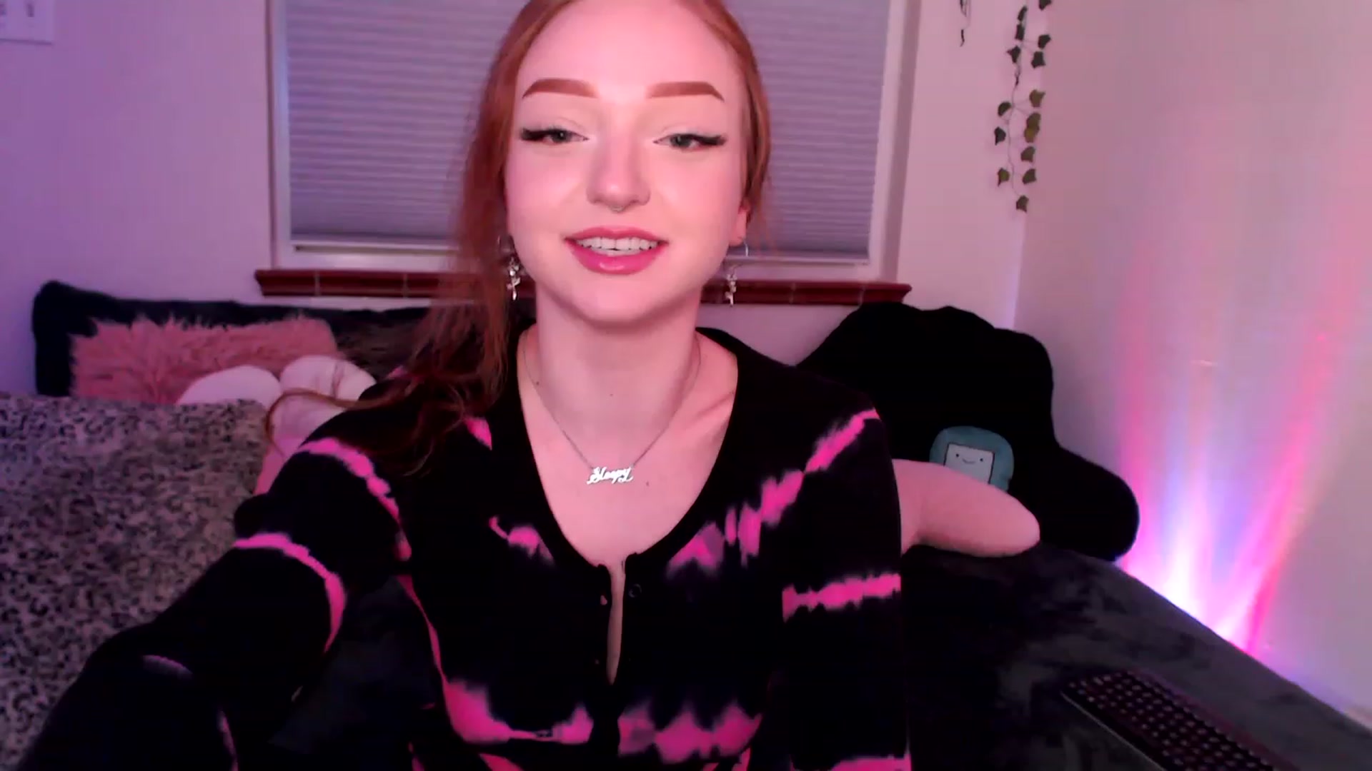 Gallery image thumbnail from Fiona's myfreecams stream on, 03/20/2023, 09:26 image 1 of 20