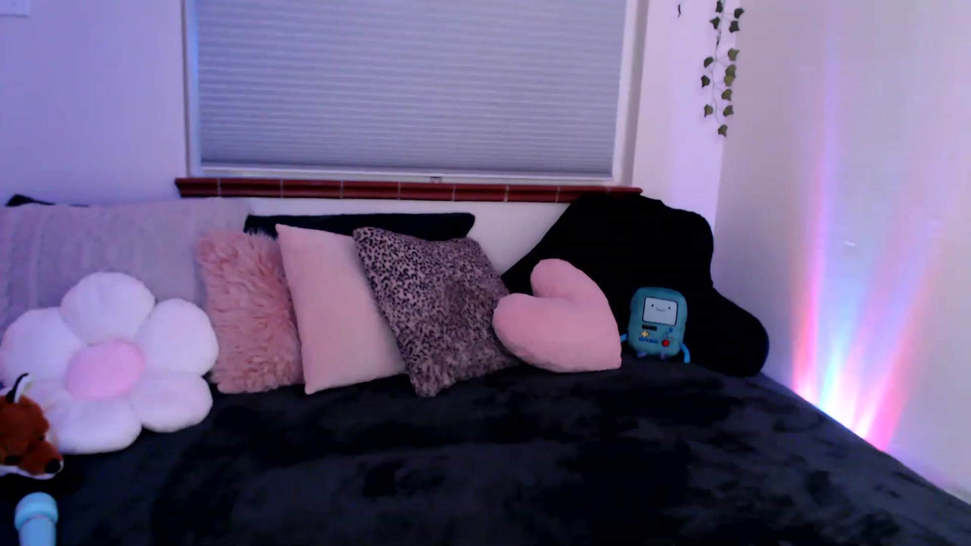 Gallery image thumbnail from Fiona's myfreecams stream on, 03/24/2023, 10:46 image 14 of 20