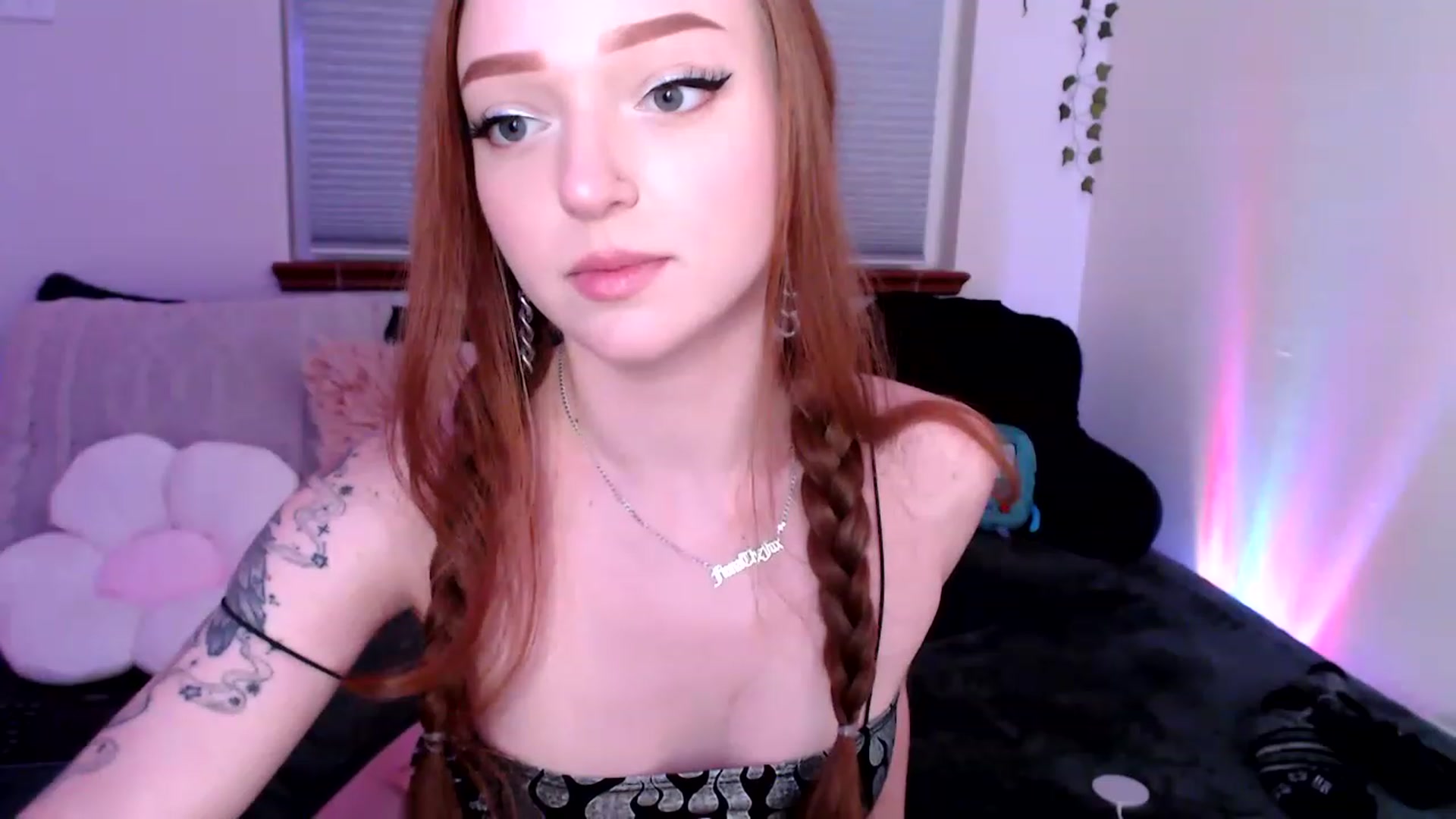Gallery image thumbnail from Fiona's myfreecams stream on, 03/26/2023, 06:03 image 19 of 20