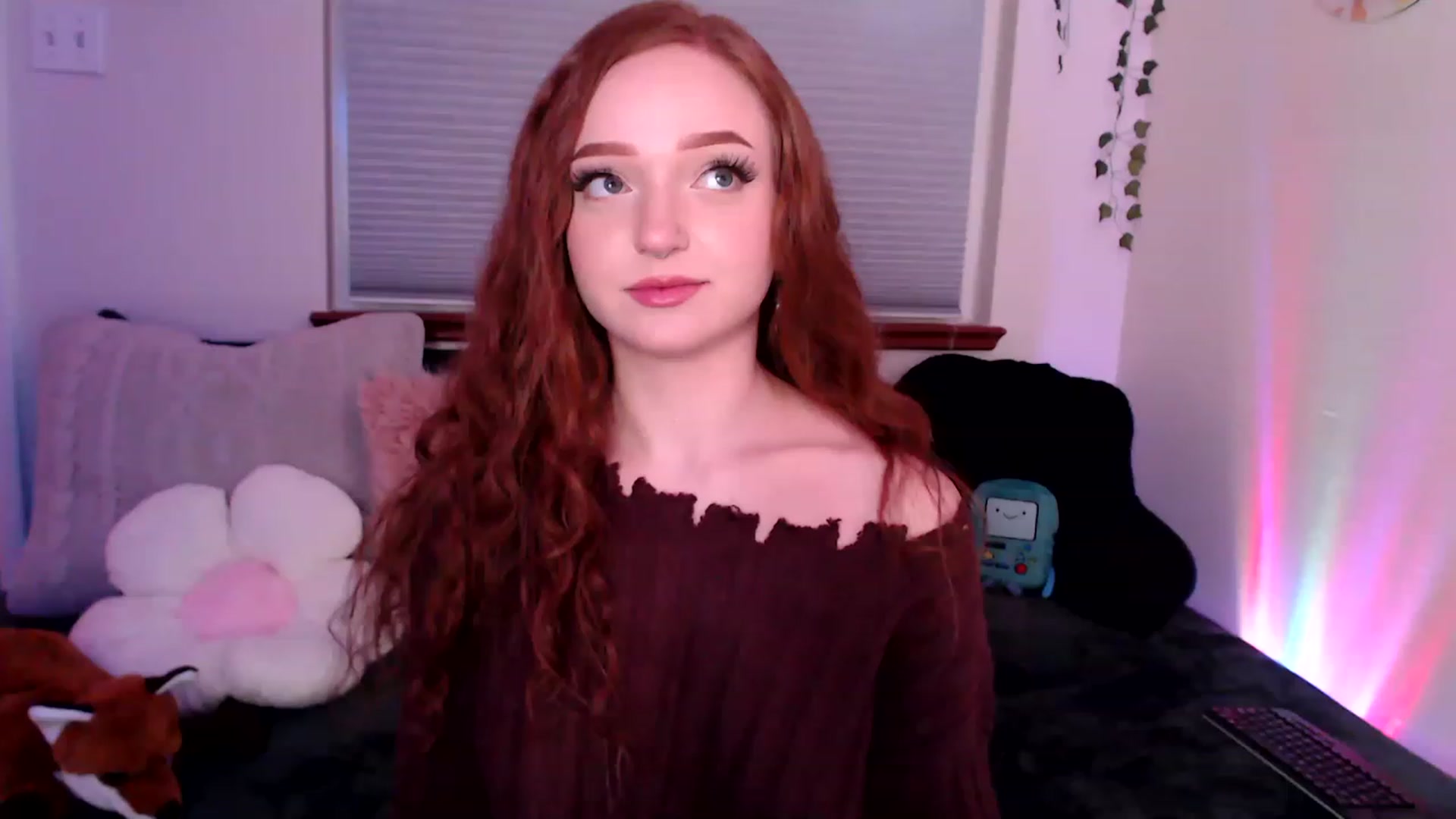 Gallery image thumbnail from Fiona's myfreecams stream on, 03/27/2023, 06:57 image 1 of 20