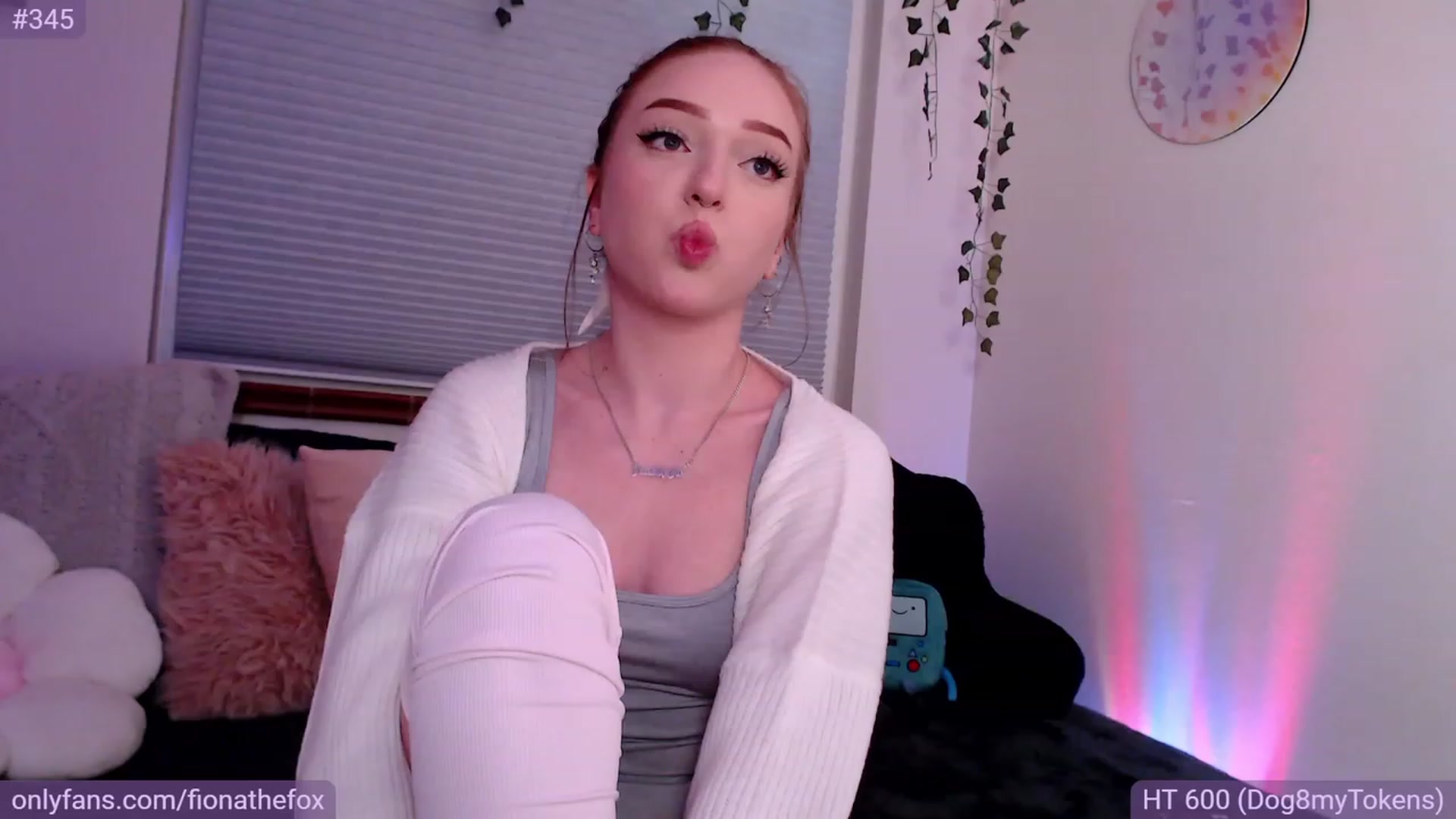Gallery image thumbnail from Fiona's myfreecams stream on, 04/04/2023, 09:23 image 9 of 20