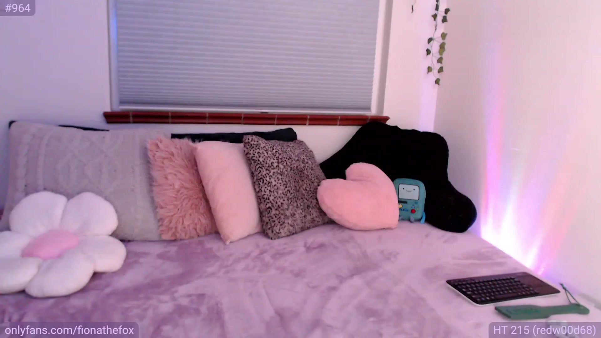 Gallery image thumbnail from Fiona's myfreecams stream on, 04/22/2023, 09:03 image 14 of 20