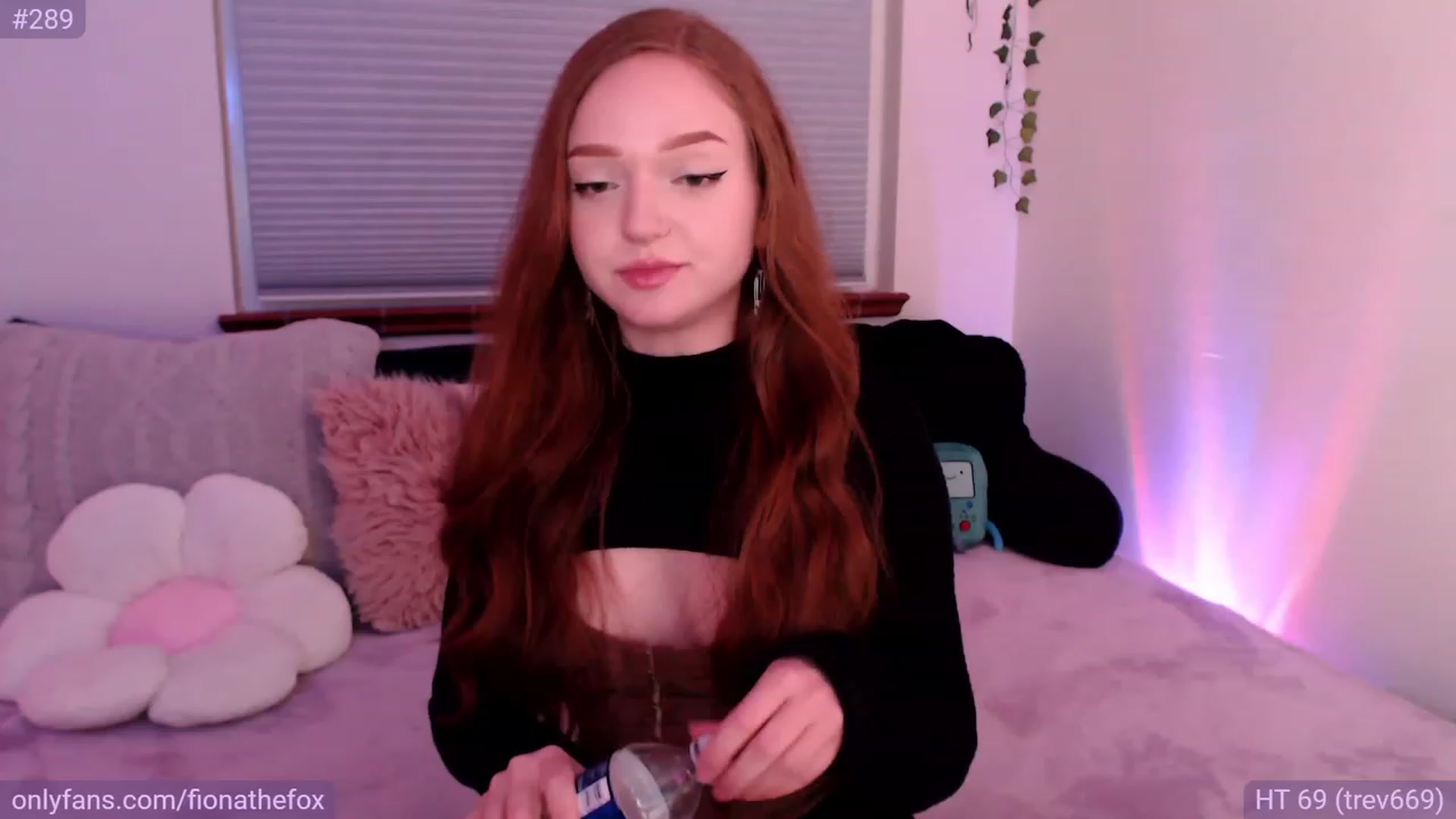 Gallery image thumbnail from Fiona's myfreecams stream on, 05/16/2023, 09:31 image 3 of 20