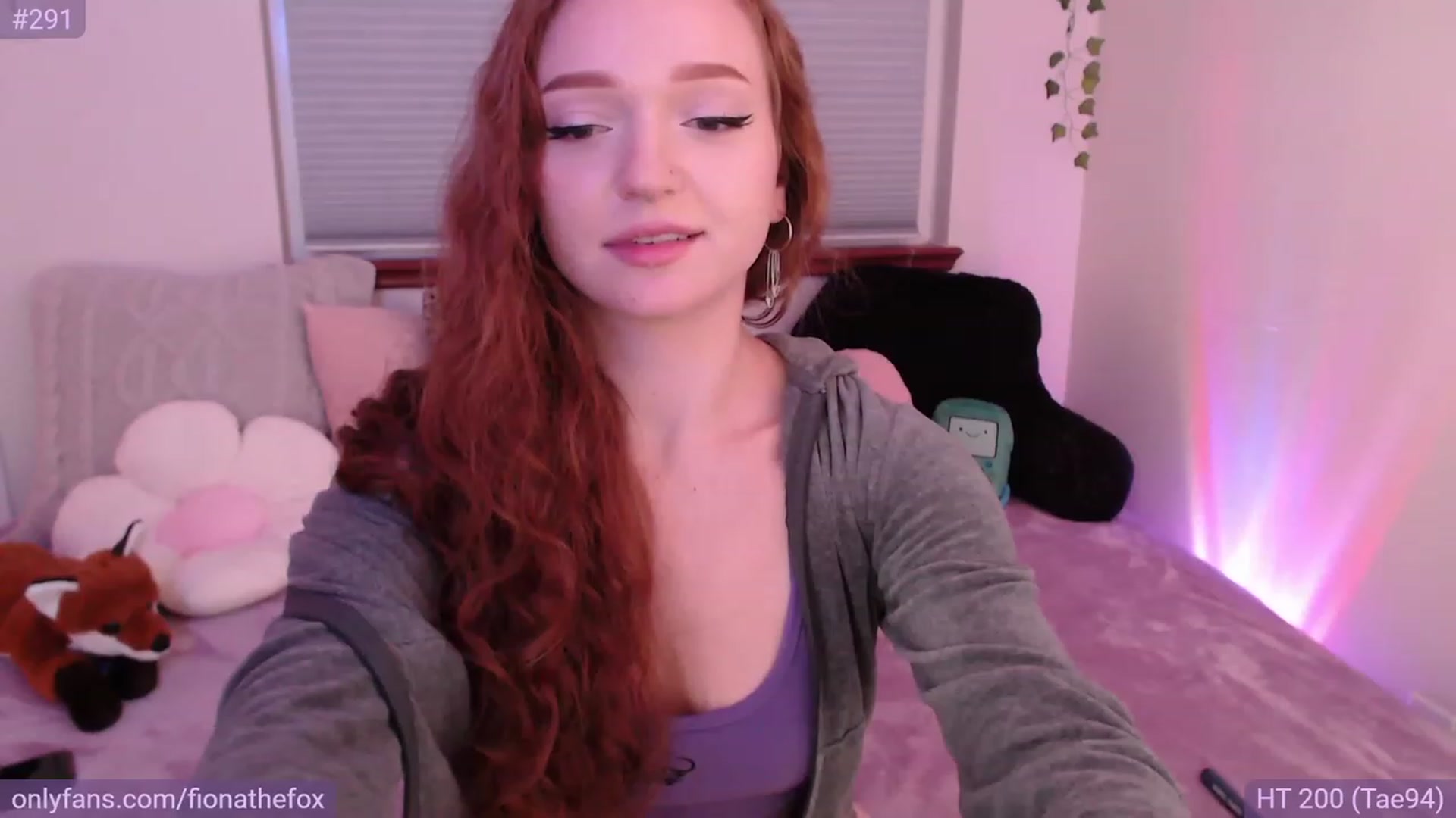 Gallery image thumbnail from Fiona's myfreecams stream on, 05/19/2023, 09:14 image 5 of 20