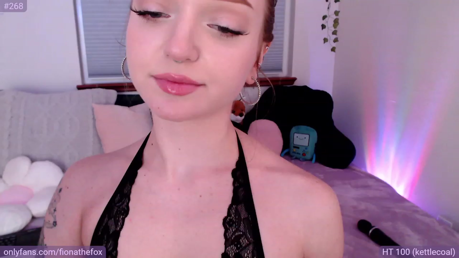 Gallery image thumbnail from Fiona's myfreecams stream on, 05/21/2023, 07:34 image 15 of 20