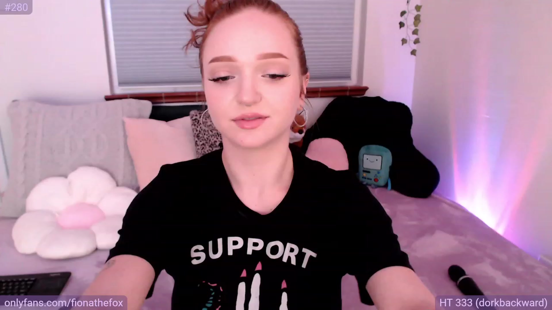 Gallery image thumbnail from Fiona's myfreecams stream on, 05/21/2023, 07:34 image 3 of 20