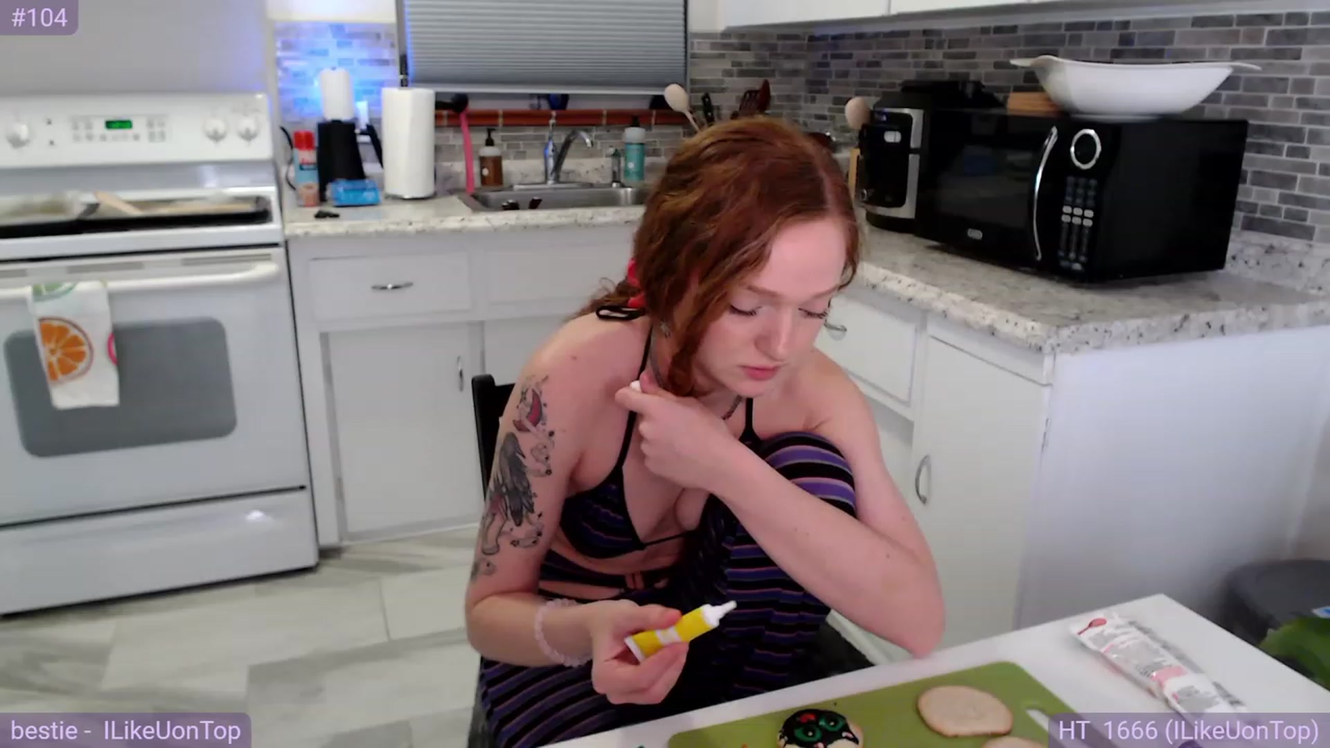 Gallery image thumbnail from Fiona's myfreecams stream on, 10/18/2023, 06:59 image 8 of 20