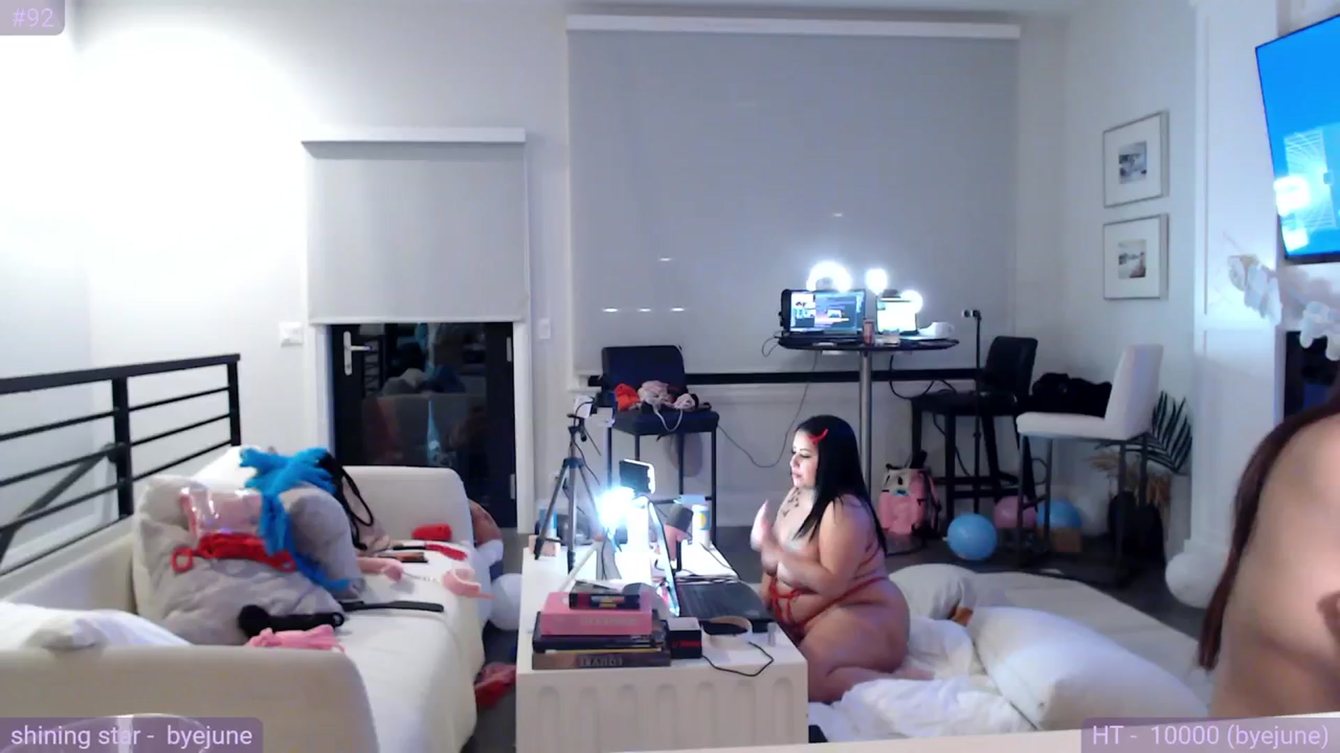 Gallery image thumbnail from Fiona's myfreecams stream on, 02/25/2024, 06:36 image 16 of 20