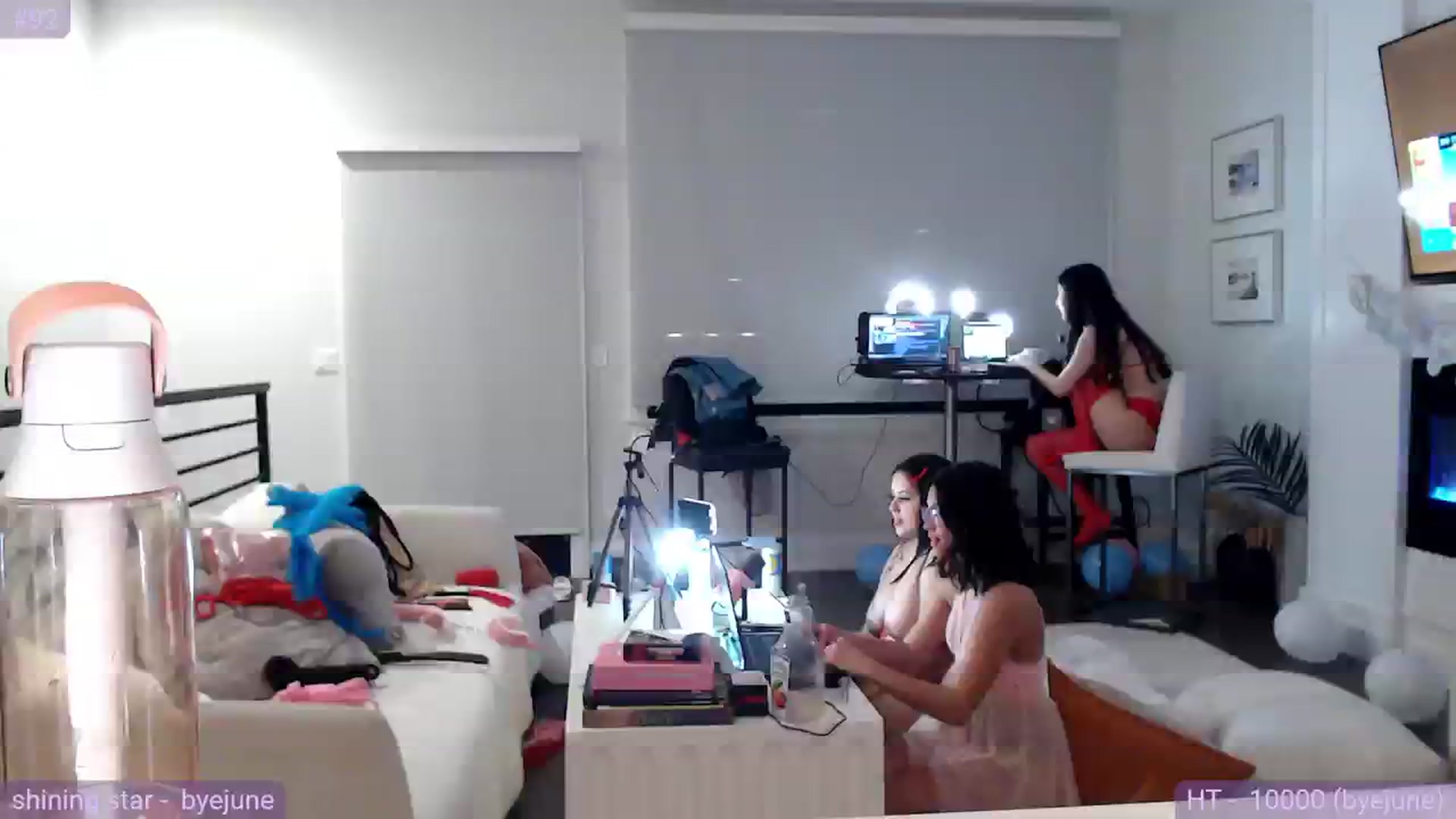 Gallery image thumbnail from Fiona's myfreecams stream on, 02/25/2024, 06:36 image 5 of 20