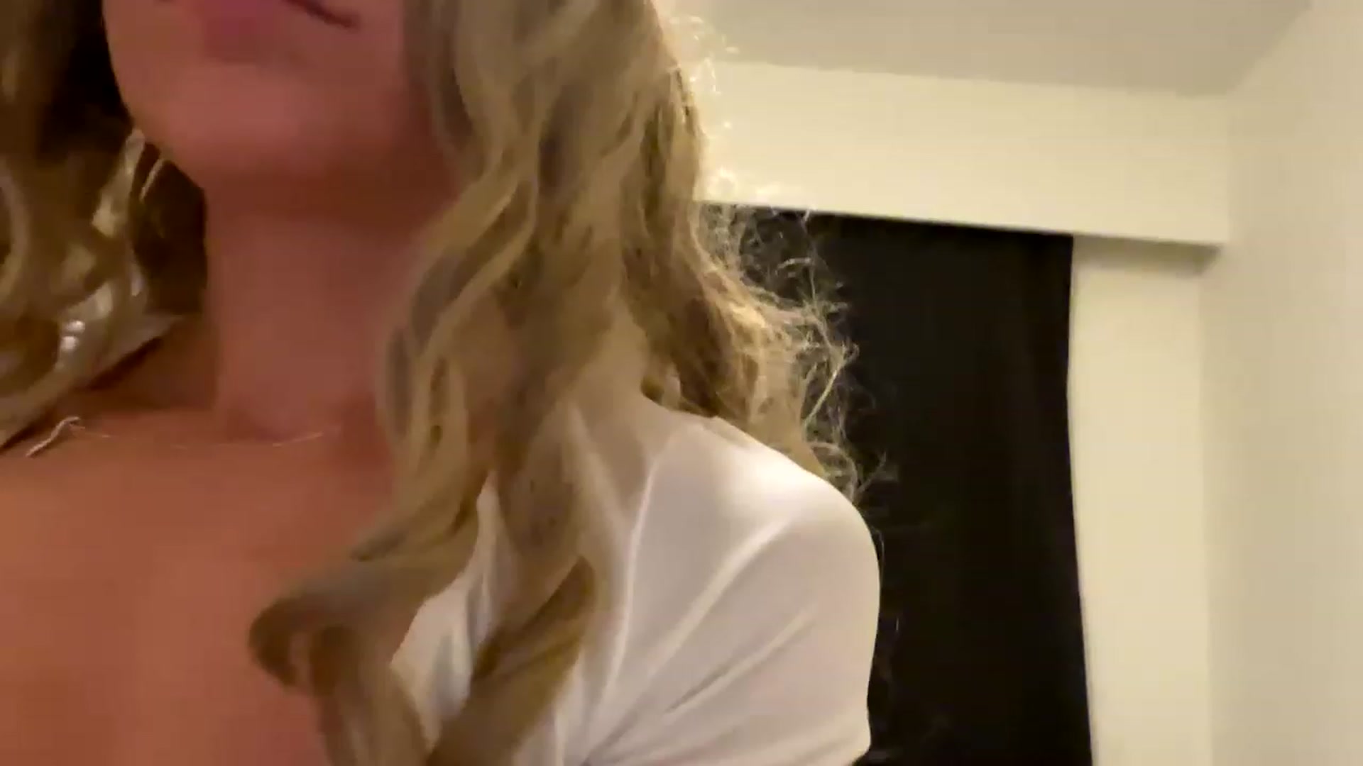 Gallery image thumbnail from FionaPatron's myfreecams stream on, 06/23/2023, 07:03 image 1 of 20