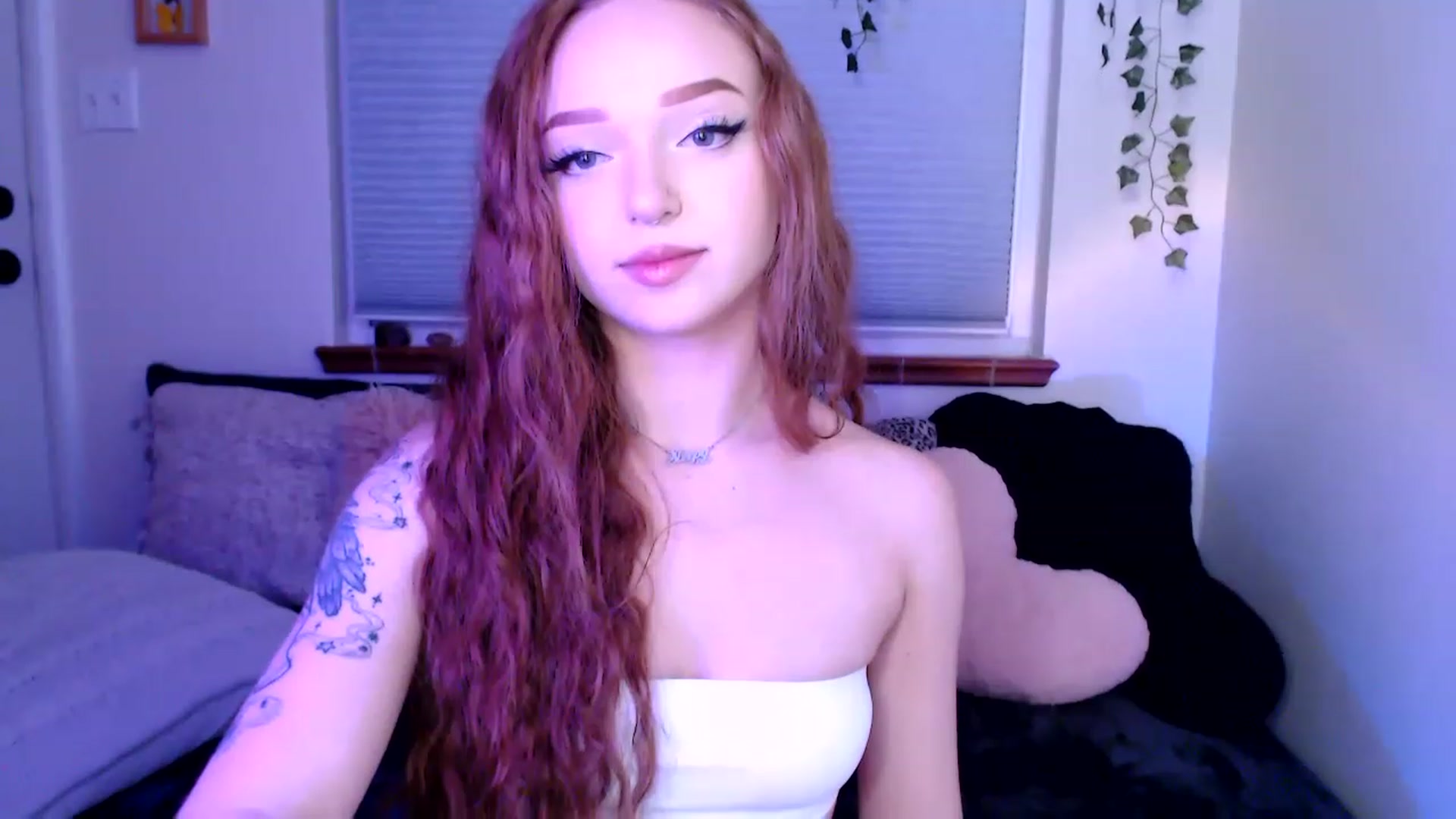 Gallery image thumbnail from FionaTheFox's myfreecams stream on, 11/27/2022, 08:59 image 3 of 20