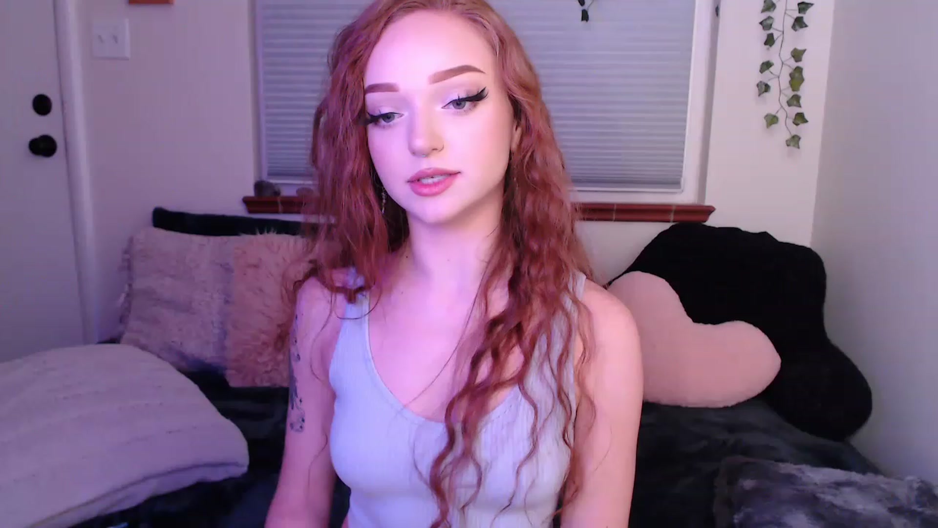 Gallery image thumbnail from FionaTheFox's myfreecams stream on, 12/05/2022, 08:31 image 8 of 20