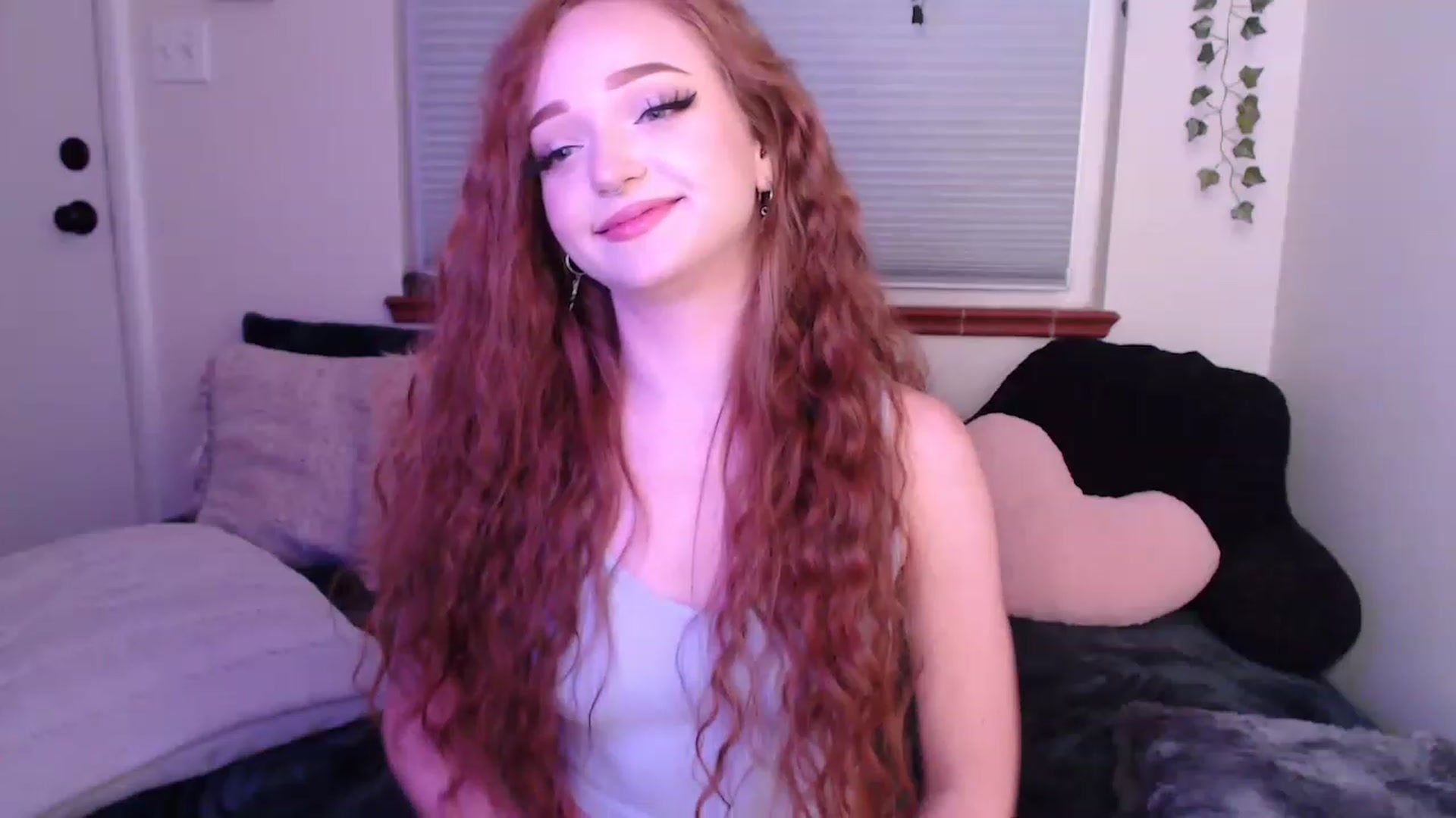 Gallery image thumbnail from FionaTheFox's myfreecams stream on, 12/05/2022, 08:31 image 6 of 20