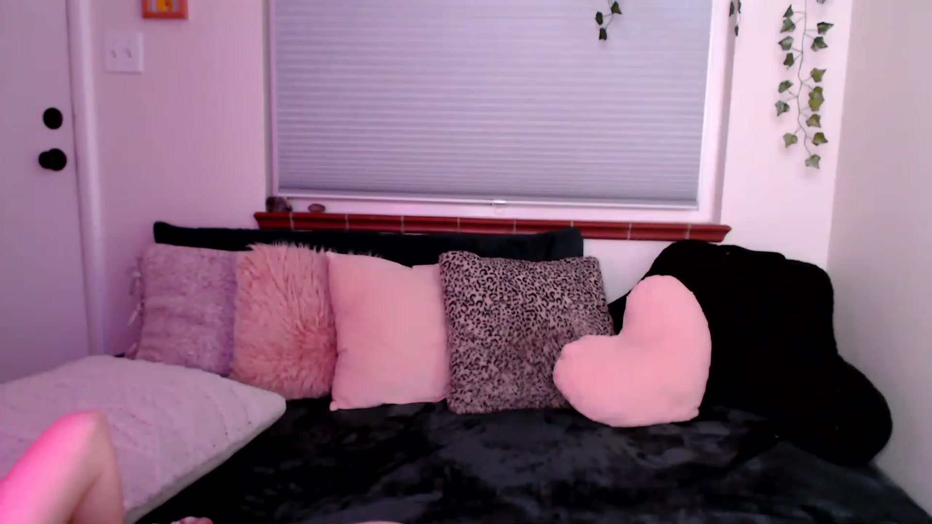 Gallery image thumbnail from FionaTheFox's myfreecams stream on, 12/06/2022, 08:28 image 10 of 20