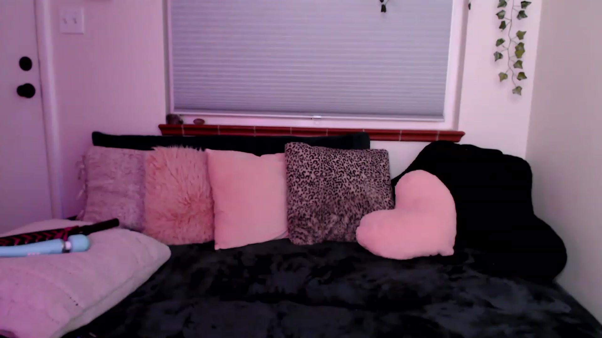 Gallery image thumbnail from FionaTheFox's myfreecams stream on, 12/06/2022, 09:10 image 11 of 20
