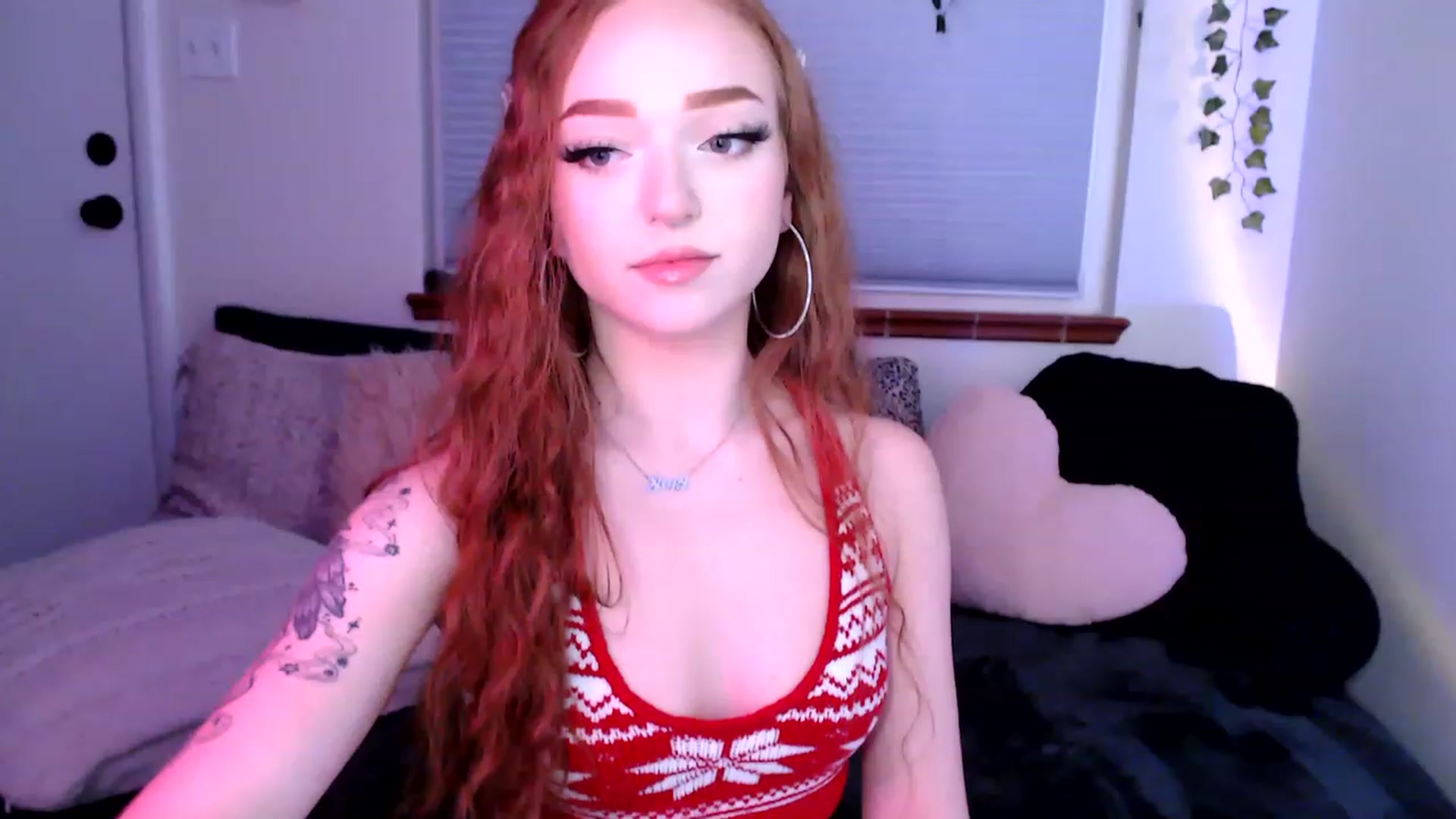 Gallery image thumbnail from FionaTheFox's myfreecams stream on, 12/08/2022, 09:21 image 7 of 20