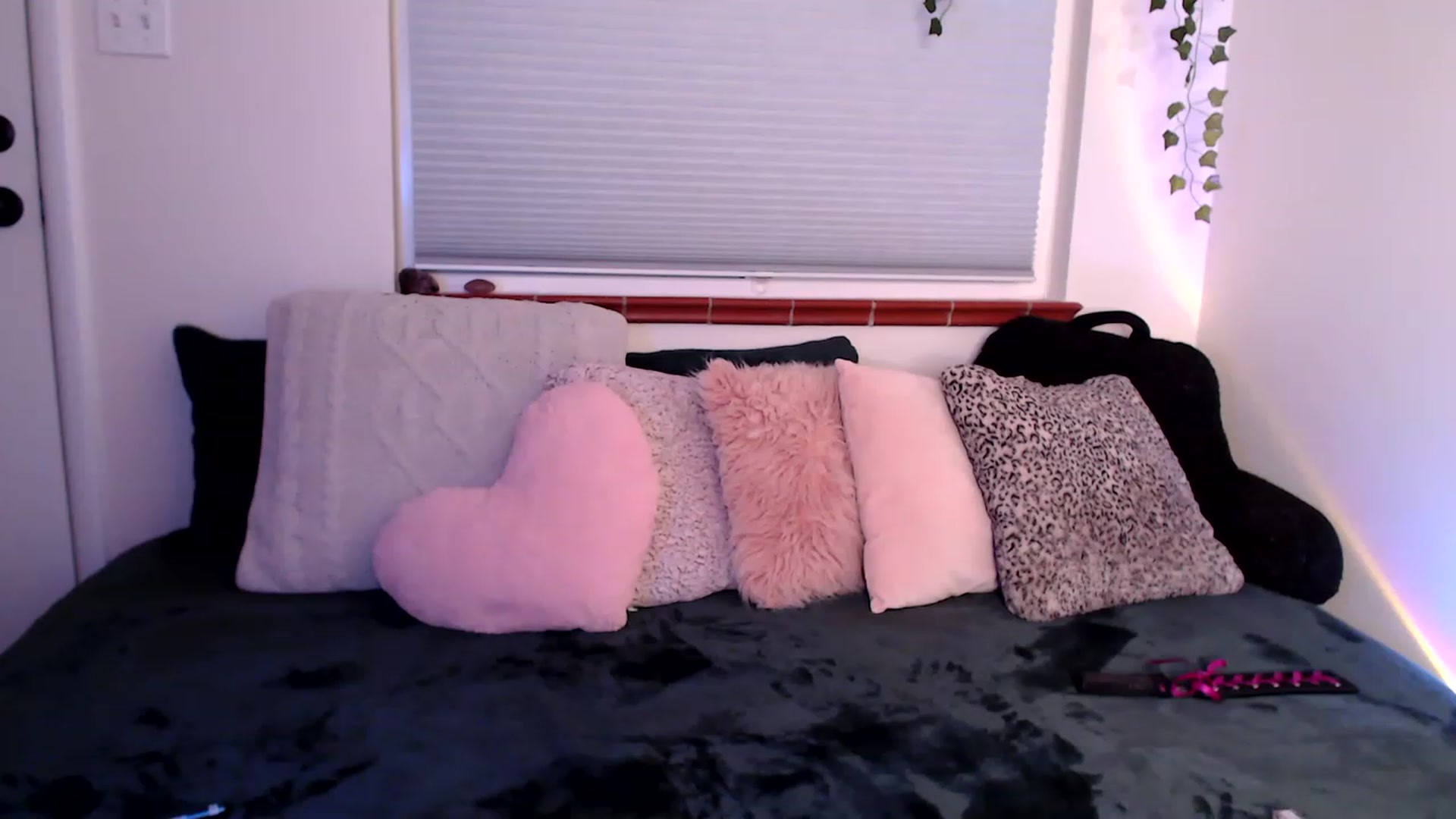 Gallery image thumbnail from FionaTheFox's myfreecams stream on, 12/10/2022, 09:28 image 9 of 20