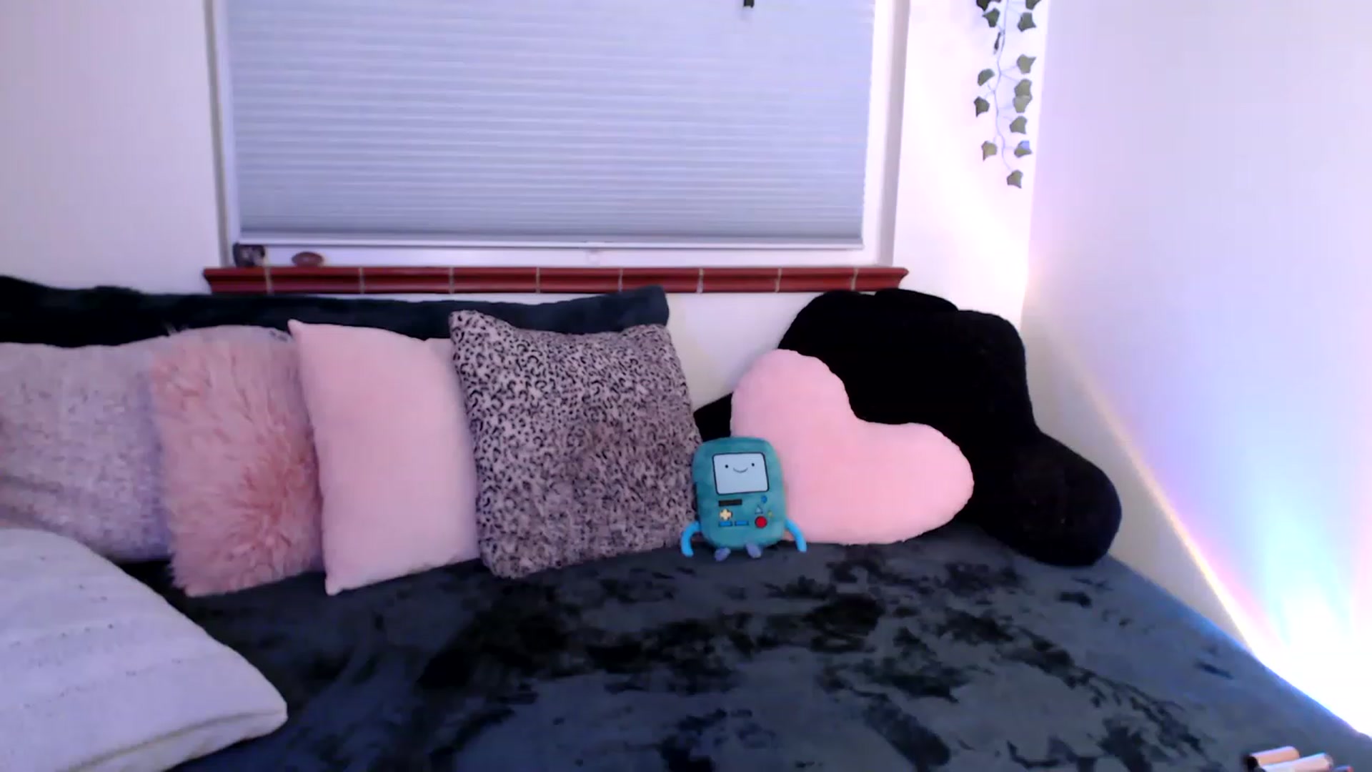 Gallery image thumbnail from FionaTheFox's myfreecams stream on, 12/15/2022, 09:14 image 5 of 20