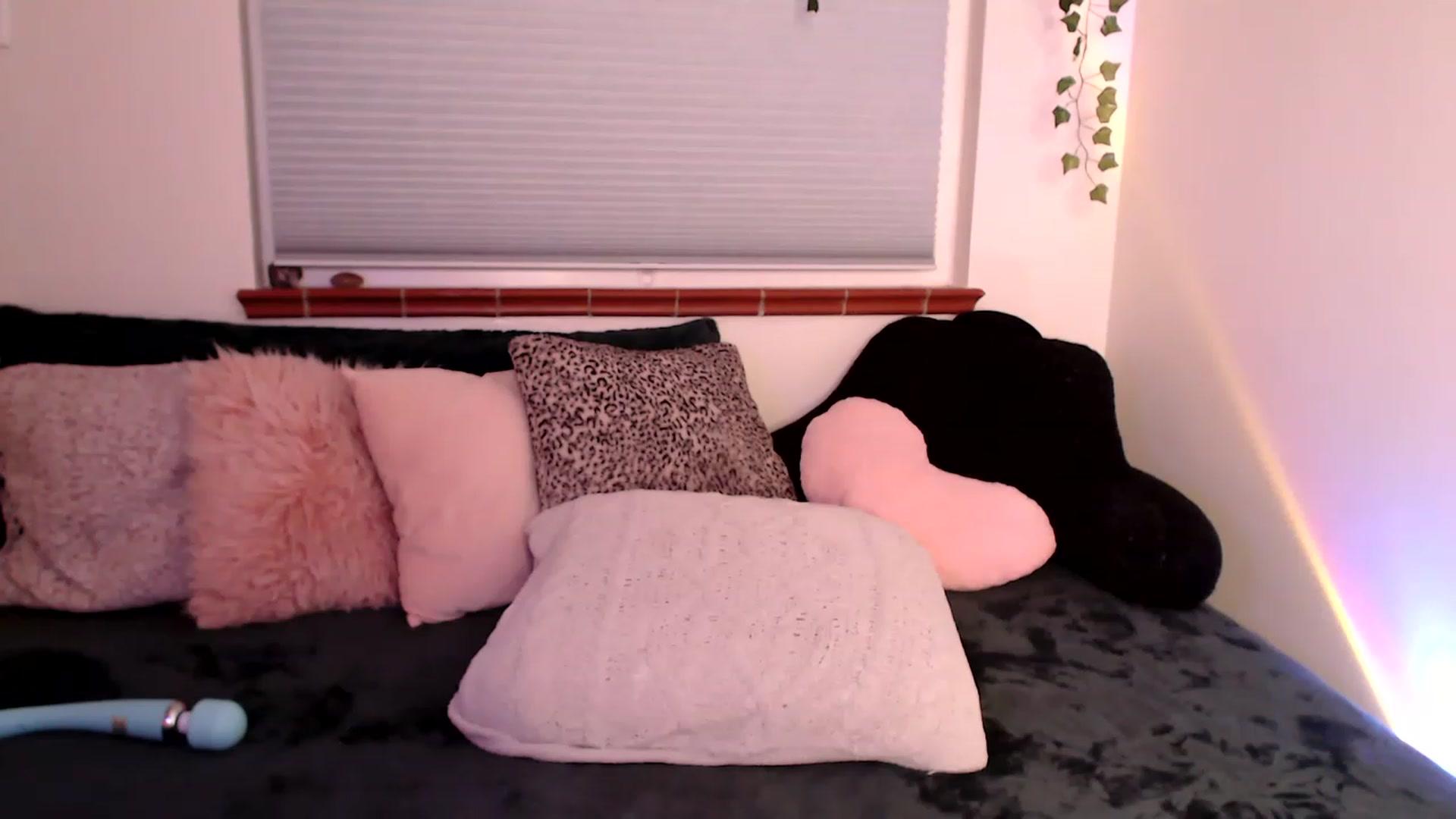 Gallery image thumbnail from FionaTheFox's myfreecams stream on, 12/16/2022, 09:54 image 19 of 20