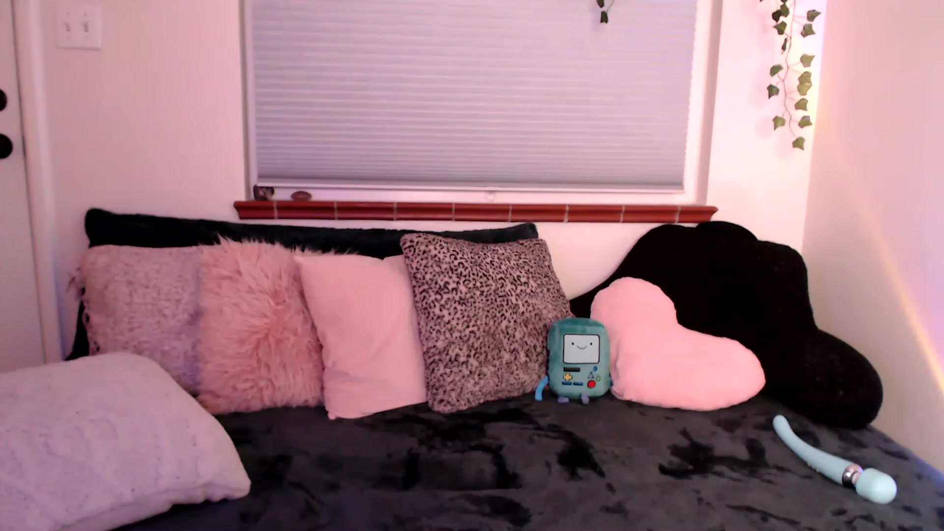 Gallery image thumbnail from FionaTheFox's myfreecams stream on, 12/16/2022, 09:54 image 17 of 20