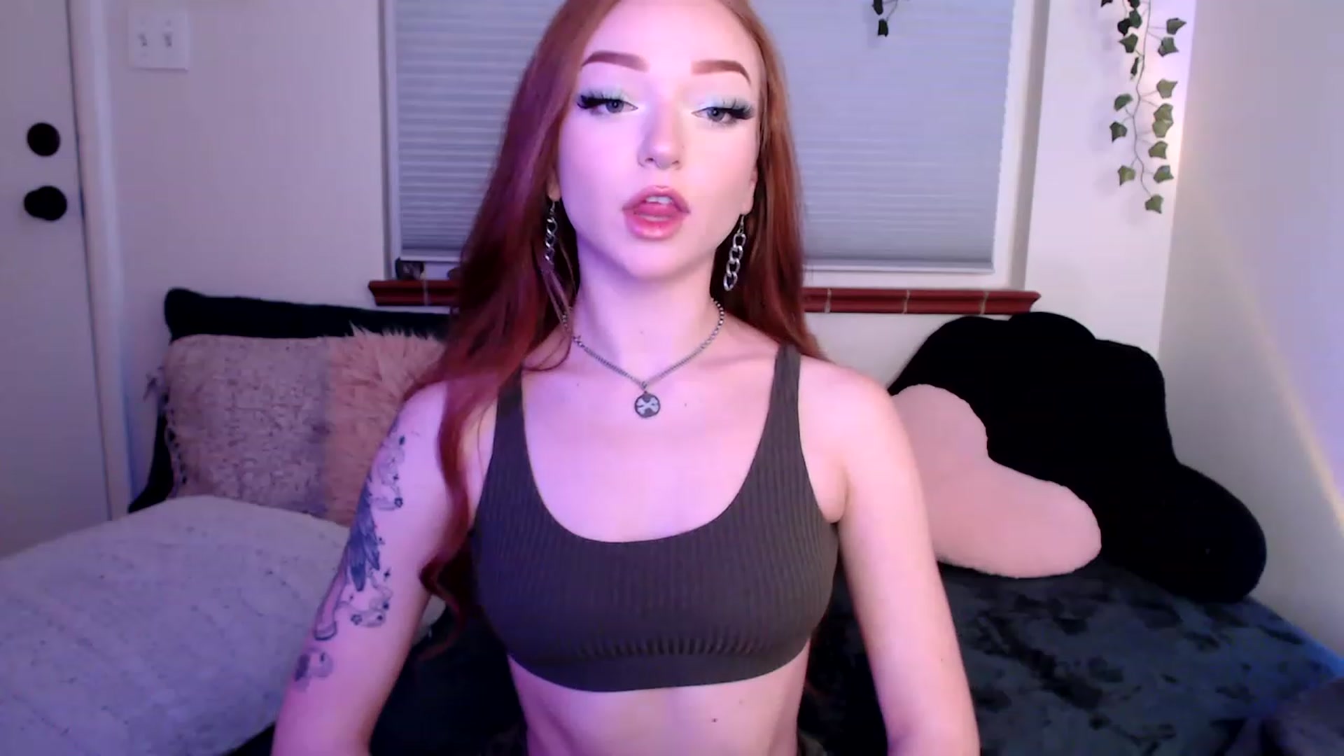 Gallery image thumbnail from FionaTheFox's myfreecams stream on, 12/16/2022, 09:54 image 6 of 20