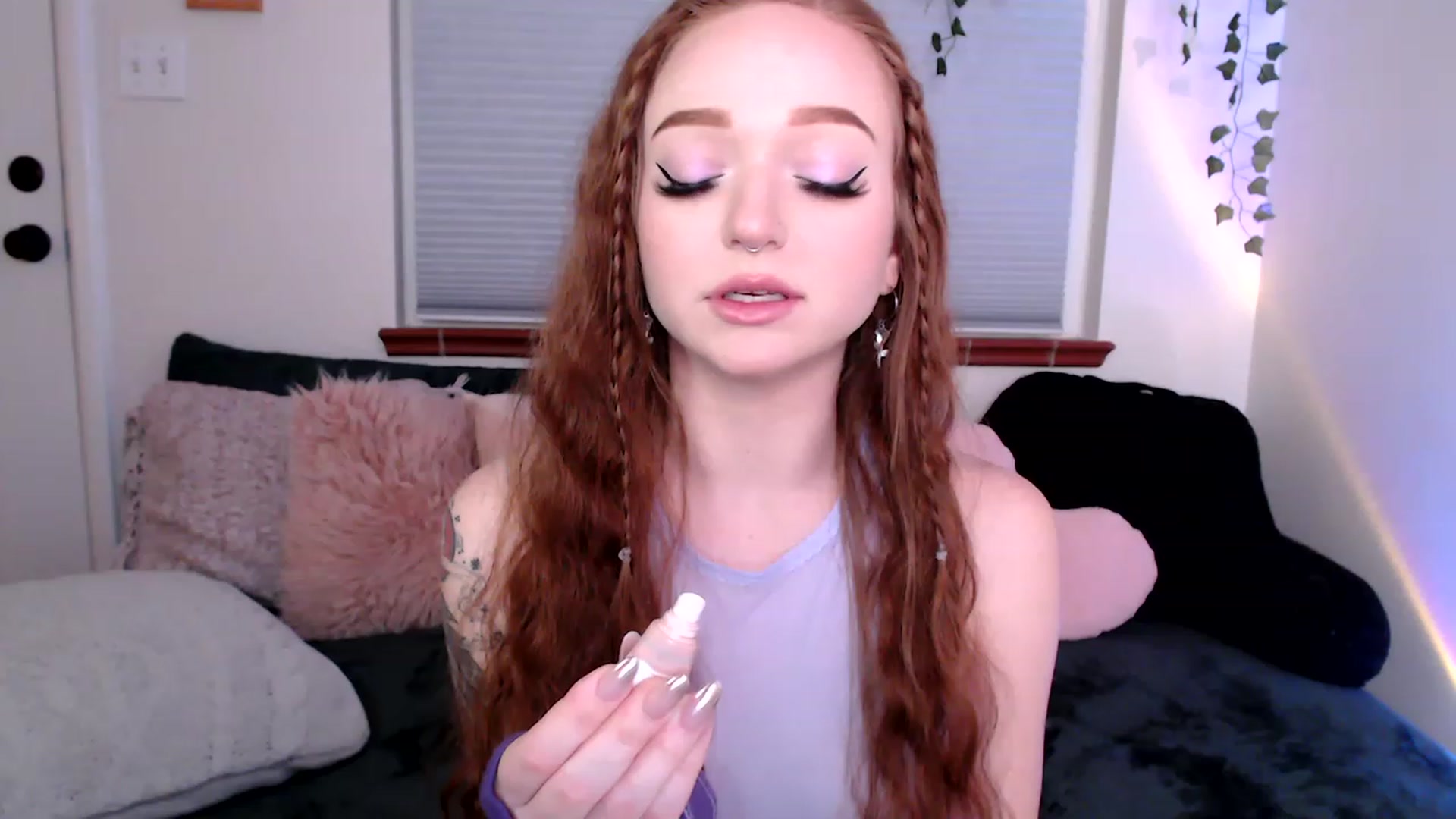 Gallery image thumbnail from FionaTheFox's myfreecams stream on, 12/29/2022, 10:09 image 16 of 20