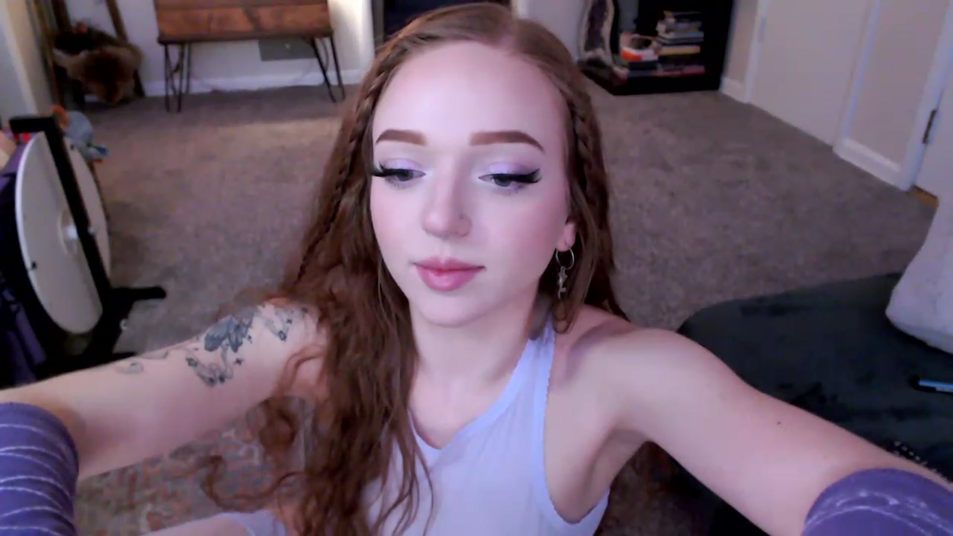 Gallery image thumbnail from FionaTheFox's myfreecams stream on, 12/29/2022, 10:09 image 10 of 20