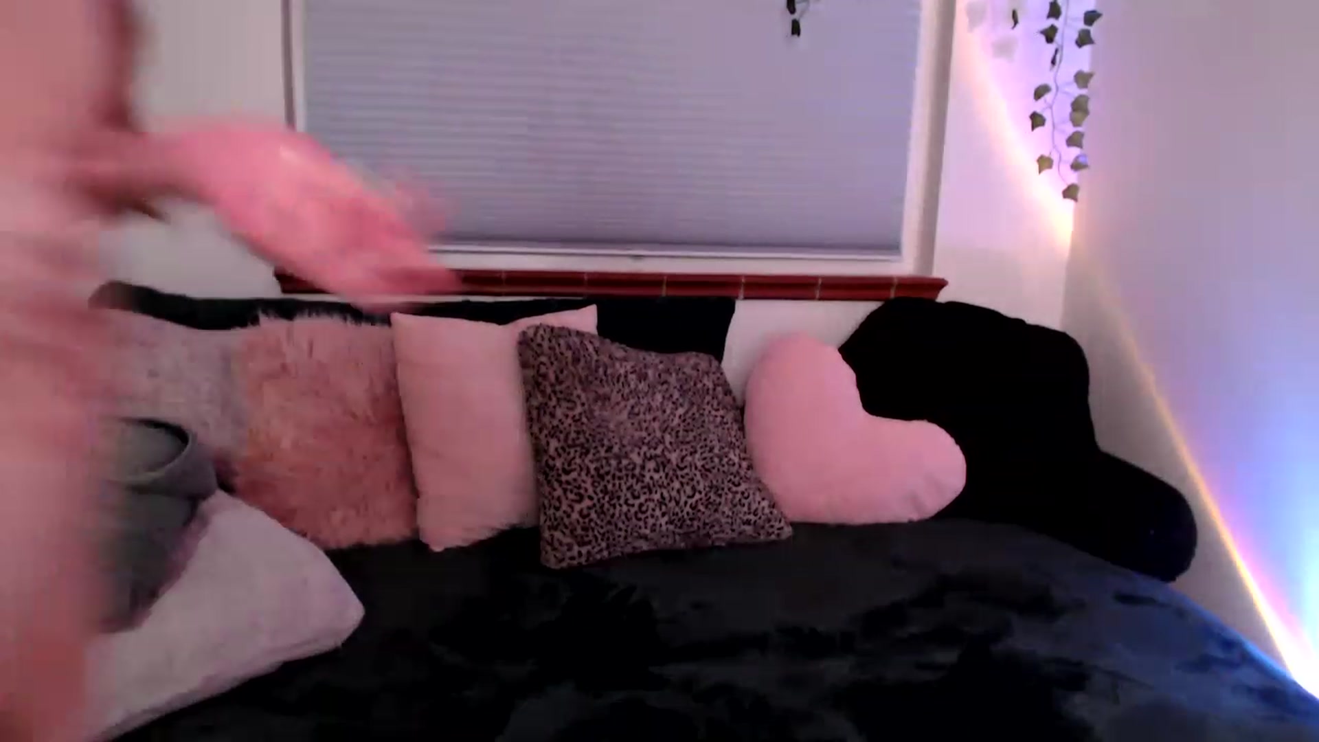 Gallery image thumbnail from FionaTheFox's myfreecams stream on, 12/30/2022, 11:18 image 7 of 20