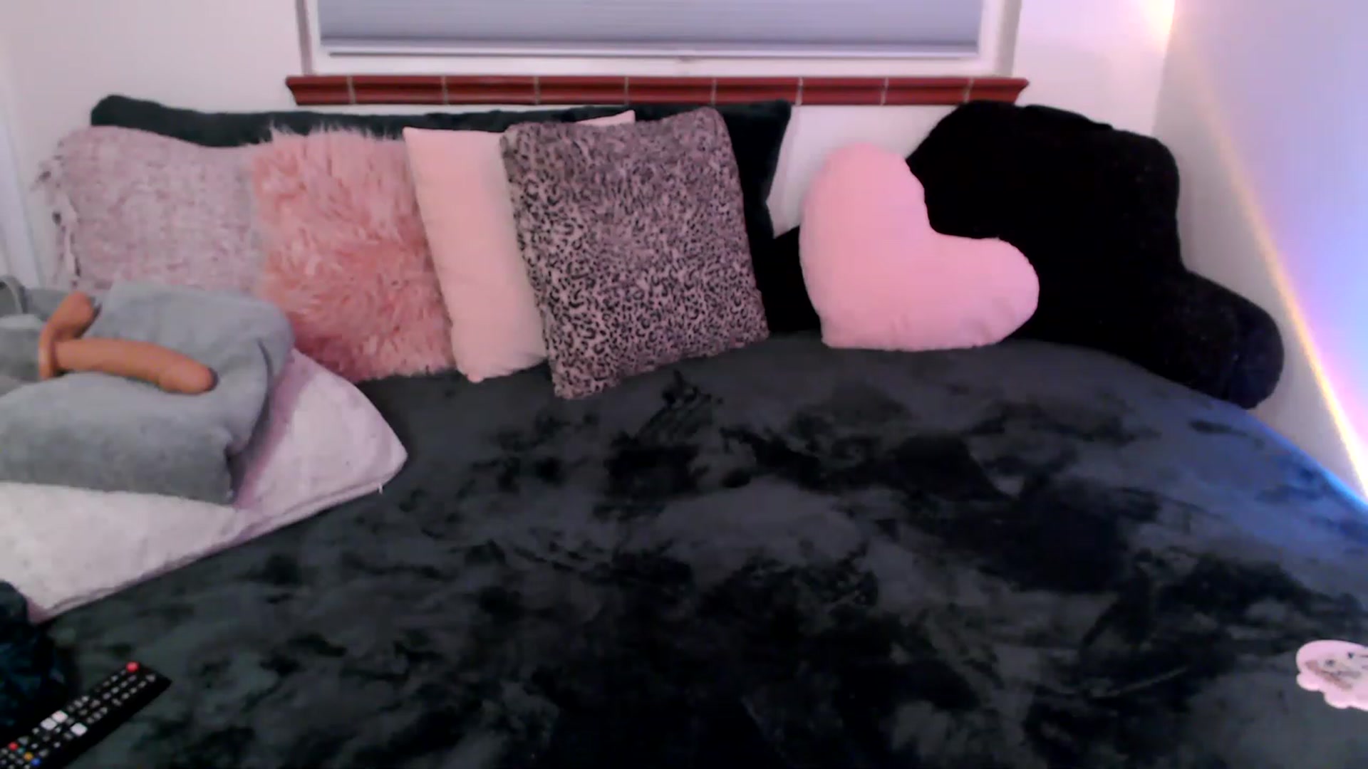 Gallery image thumbnail from FionaTheFox's myfreecams stream on, 12/30/2022, 11:18 image 17 of 20