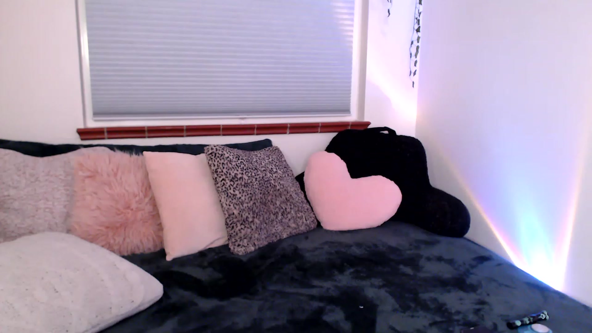 Gallery image thumbnail from FionaTheFox's myfreecams stream on, 01/17/2023, 10:46 image 17 of 20
