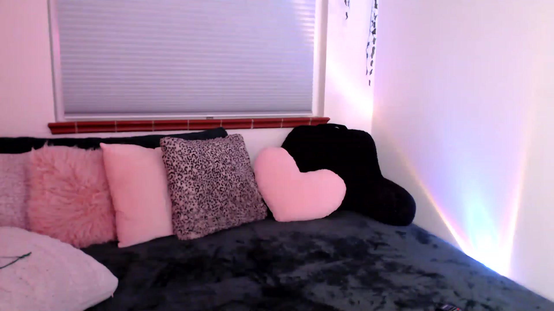 Gallery image thumbnail from FionaTheFox's myfreecams stream on, 01/18/2023, 09:38 image 10 of 20