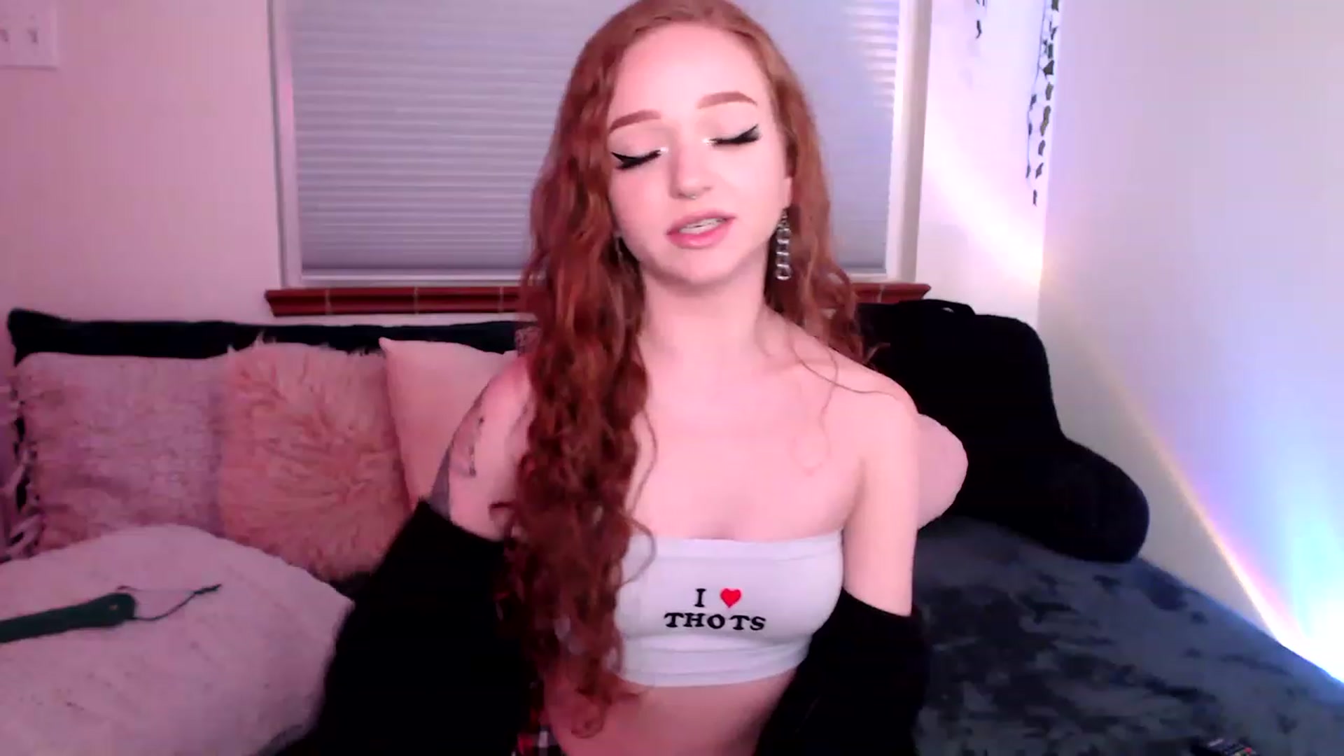 Gallery image thumbnail from FionaTheFox's myfreecams stream on, 01/18/2023, 09:38 image 3 of 20