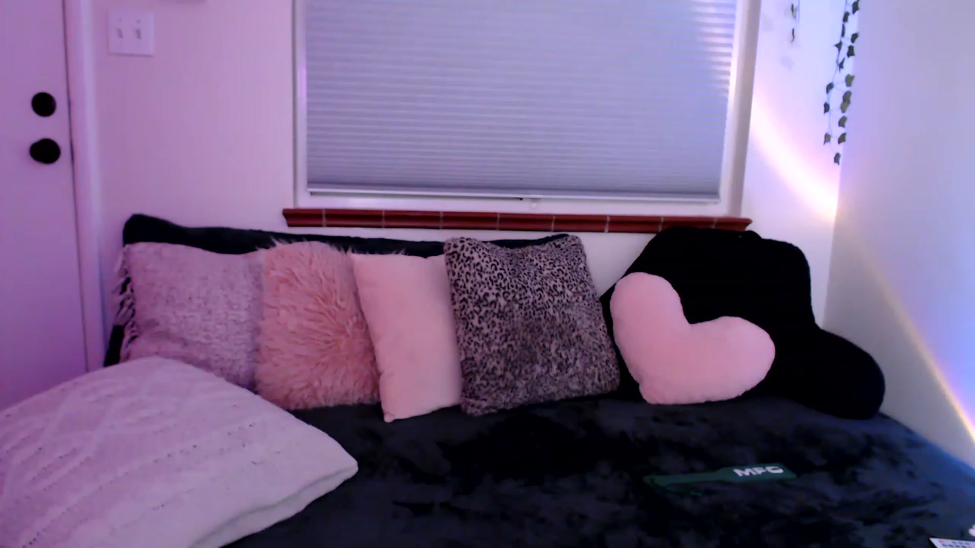 Gallery image thumbnail from FionaTheFox's myfreecams stream on, 01/21/2023, 10:18 image 5 of 20