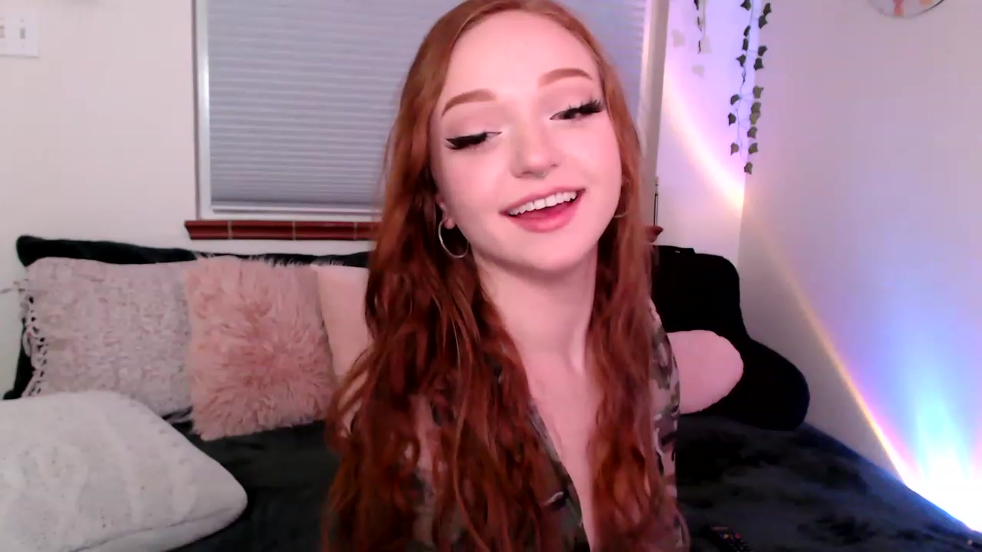 Gallery image thumbnail from FionaTheFox's myfreecams stream on, 01/26/2023, 09:14 image 13 of 20