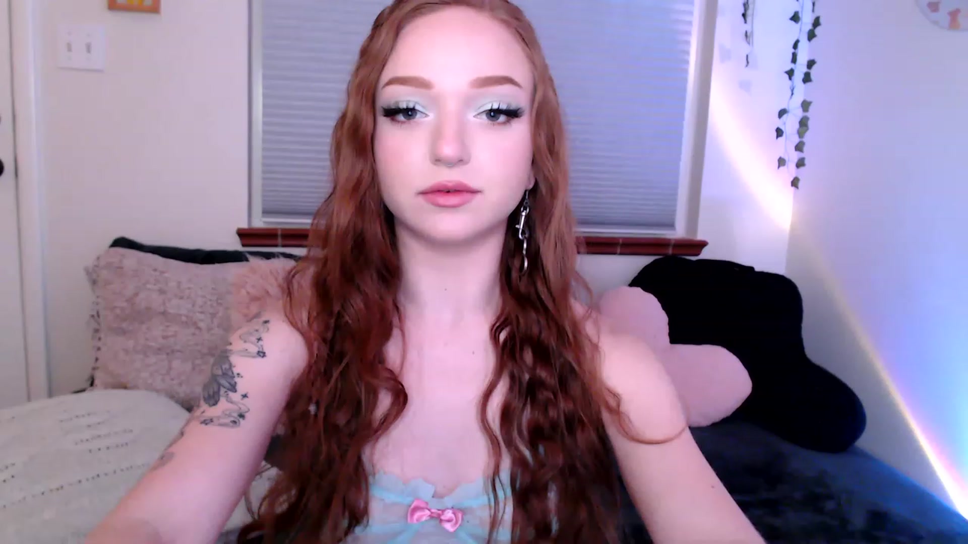 Gallery image thumbnail from FionaTheFox's myfreecams stream on, 01/27/2023, 09:53 image 1 of 20