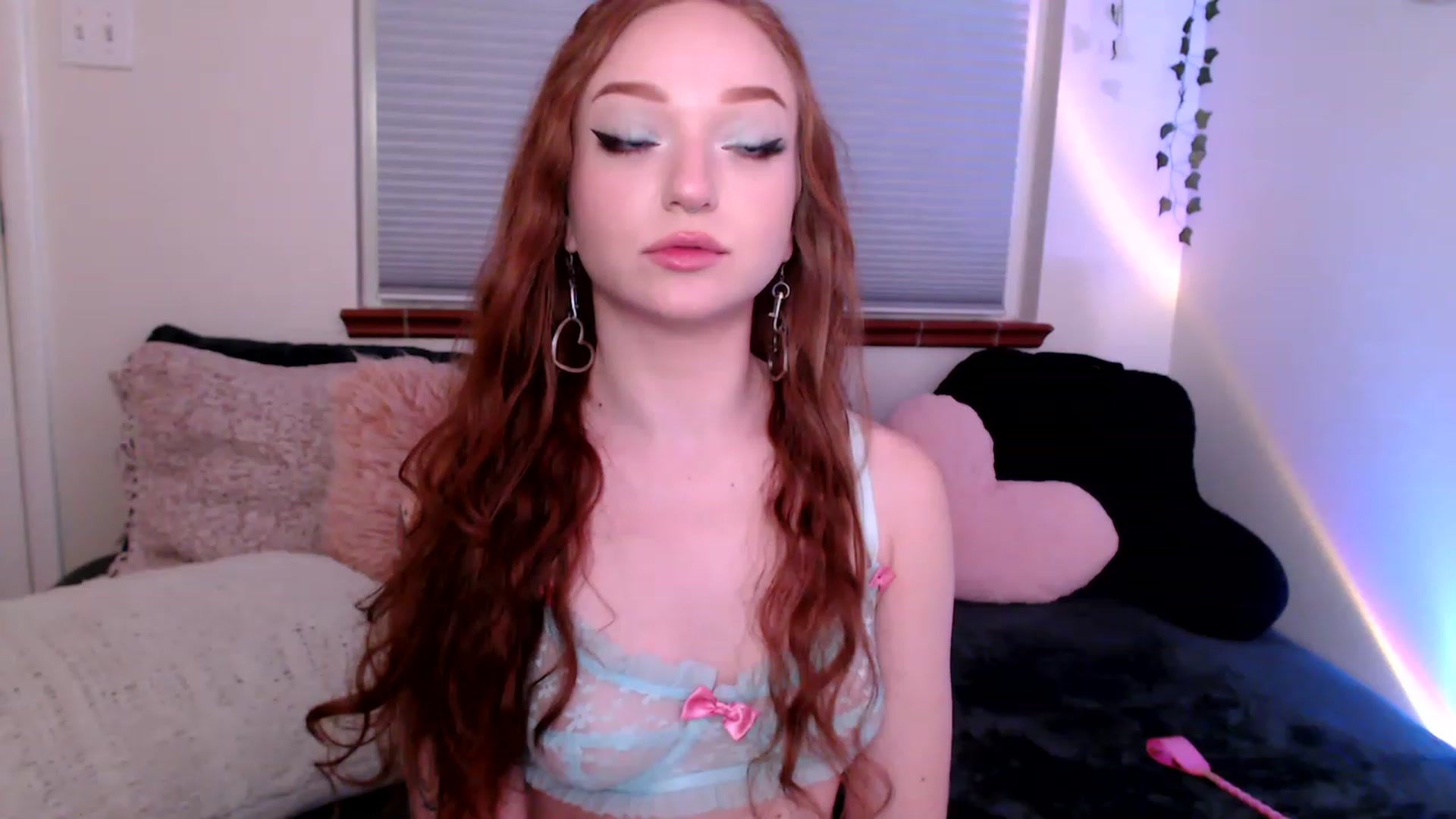 Gallery image thumbnail from FionaTheFox's myfreecams stream on, 01/27/2023, 09:53 image 17 of 20