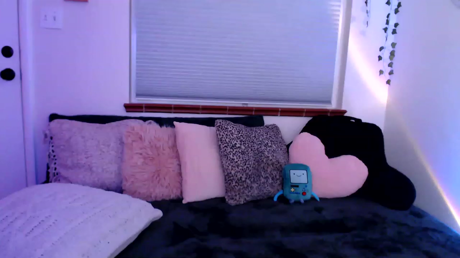Gallery image thumbnail from FionaTheFox's myfreecams stream on, 01/31/2023, 10:23 image 4 of 20