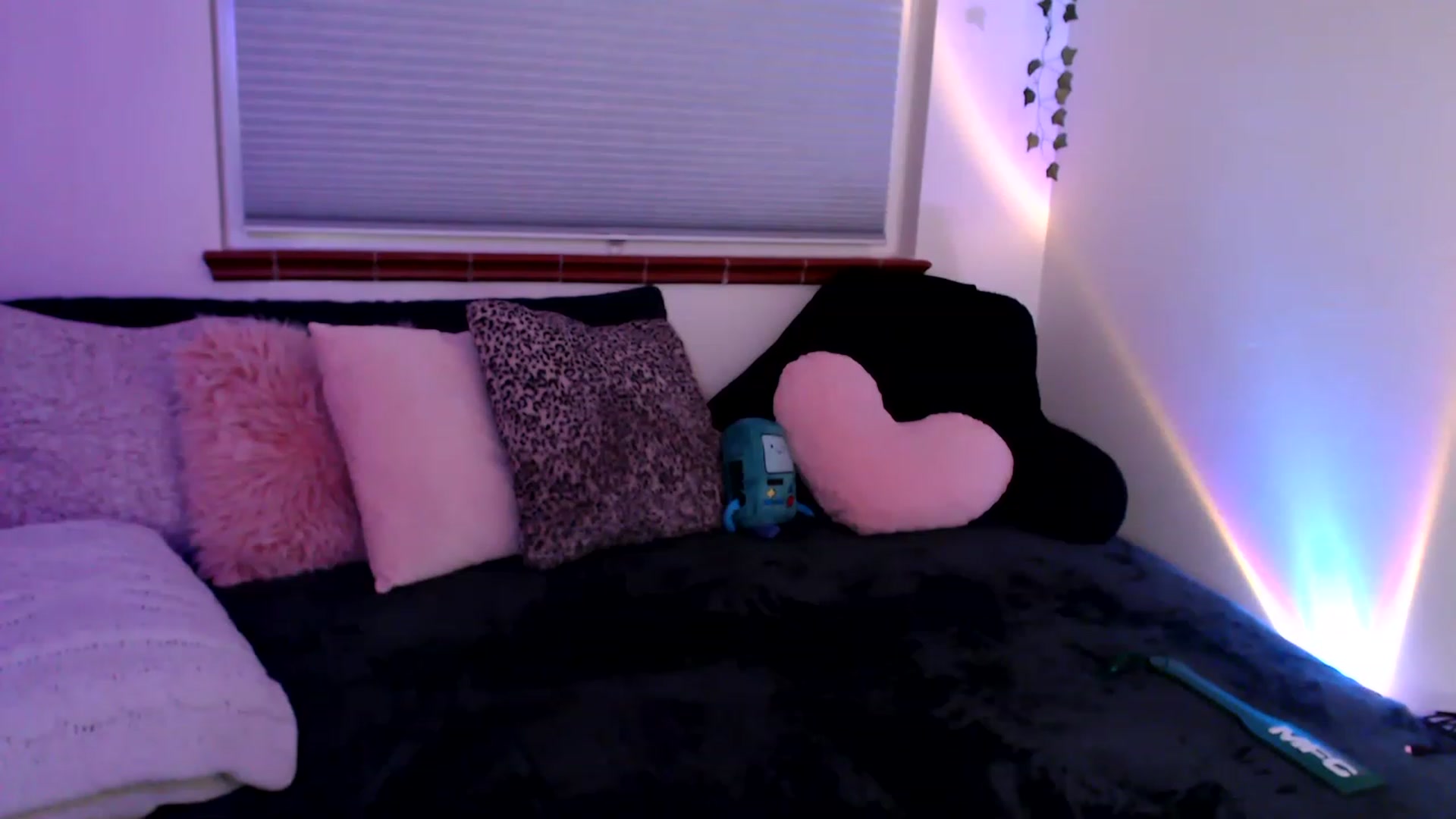 Gallery image thumbnail from FionaTheFox's myfreecams stream on, 02/01/2023, 11:17 image 13 of 20
