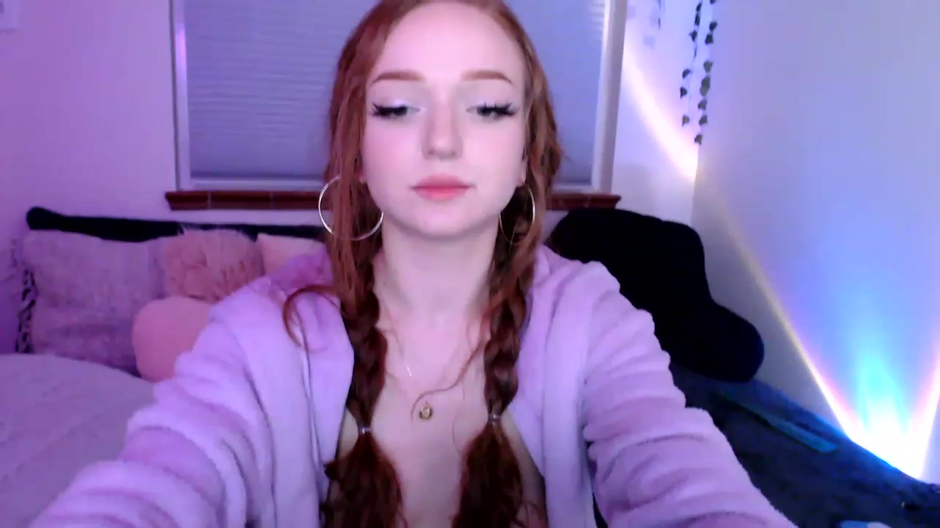 Gallery image thumbnail from FionaTheFox's myfreecams stream on, 02/02/2023, 09:09 image 19 of 20
