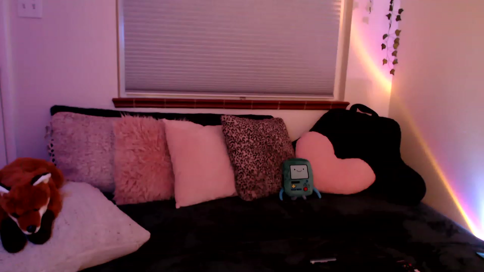 Gallery image thumbnail from FionaTheFox's myfreecams stream on, 02/03/2023, 08:31 image 2 of 20