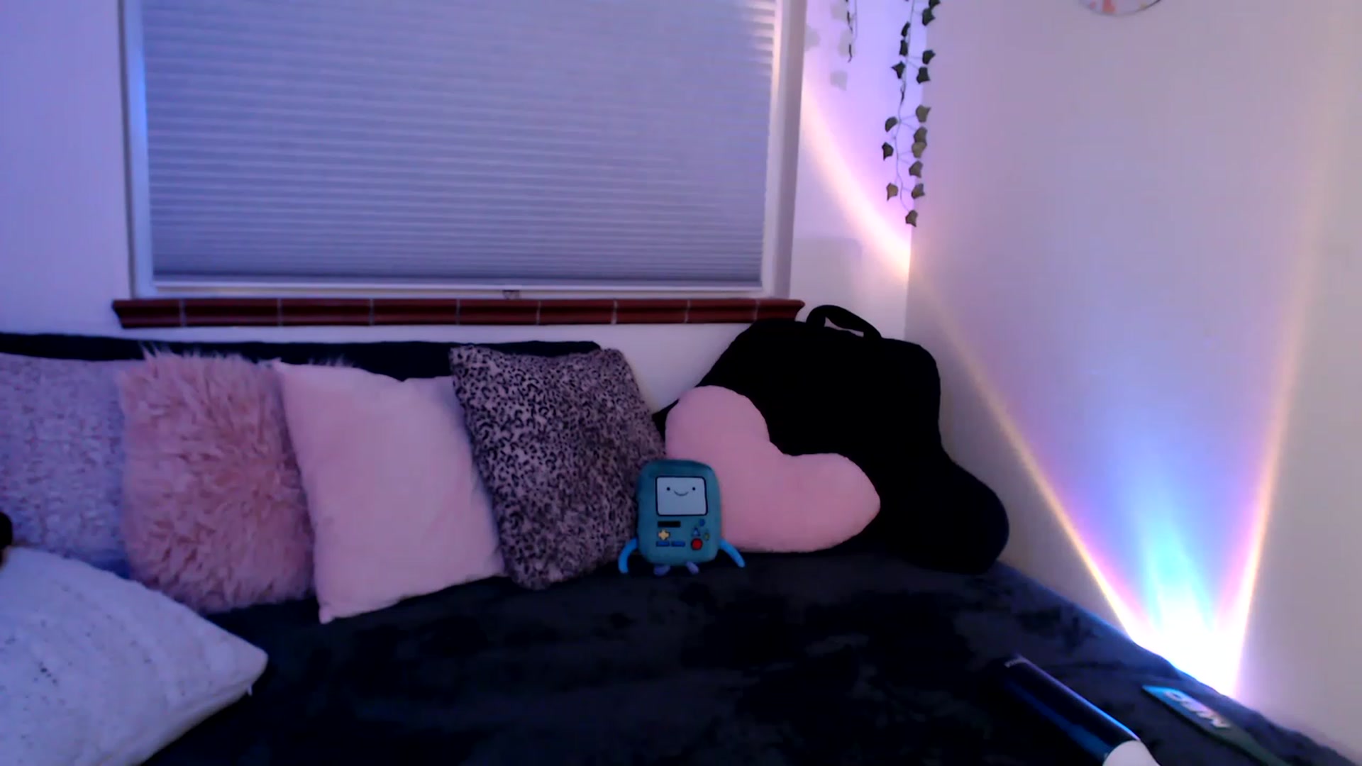 Gallery image thumbnail from FionaTheFox's myfreecams stream on, 02/03/2023, 08:31 image 10 of 20