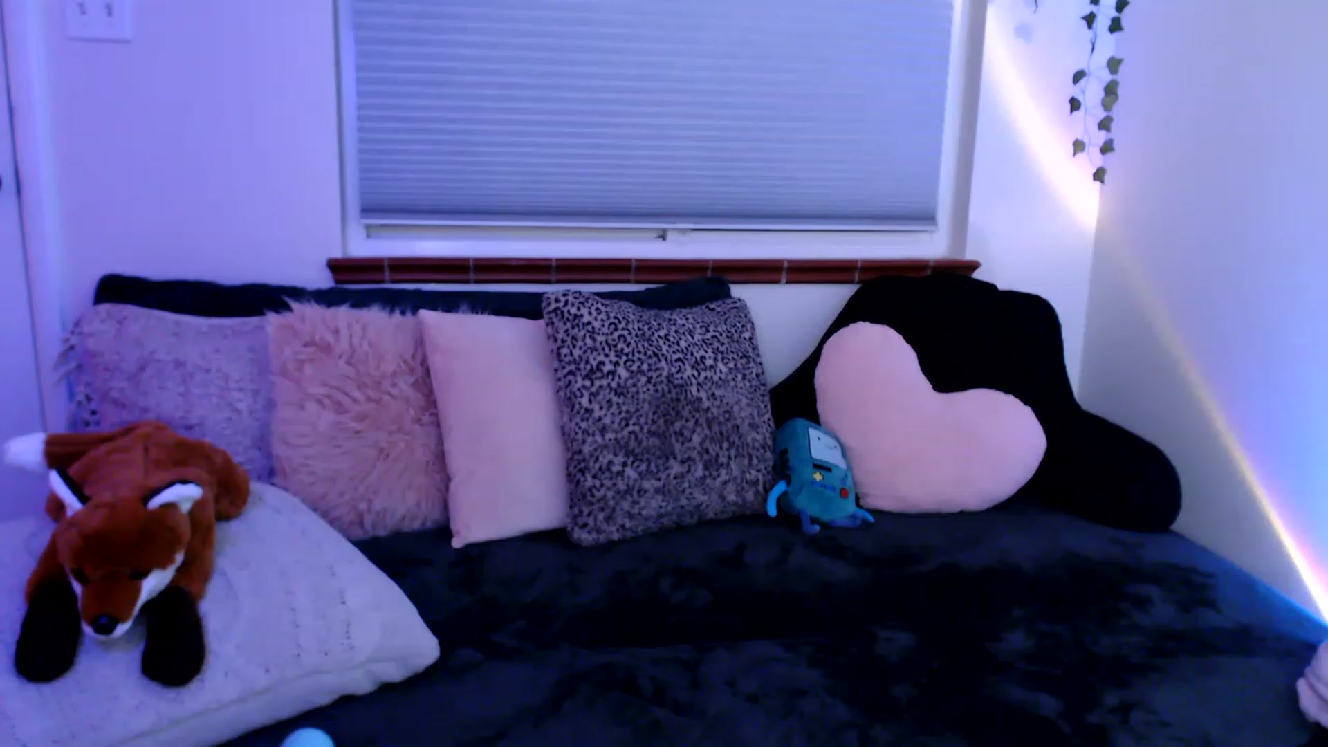 Gallery image thumbnail from FionaTheFox's myfreecams stream on, 02/06/2023, 09:30 image 14 of 20