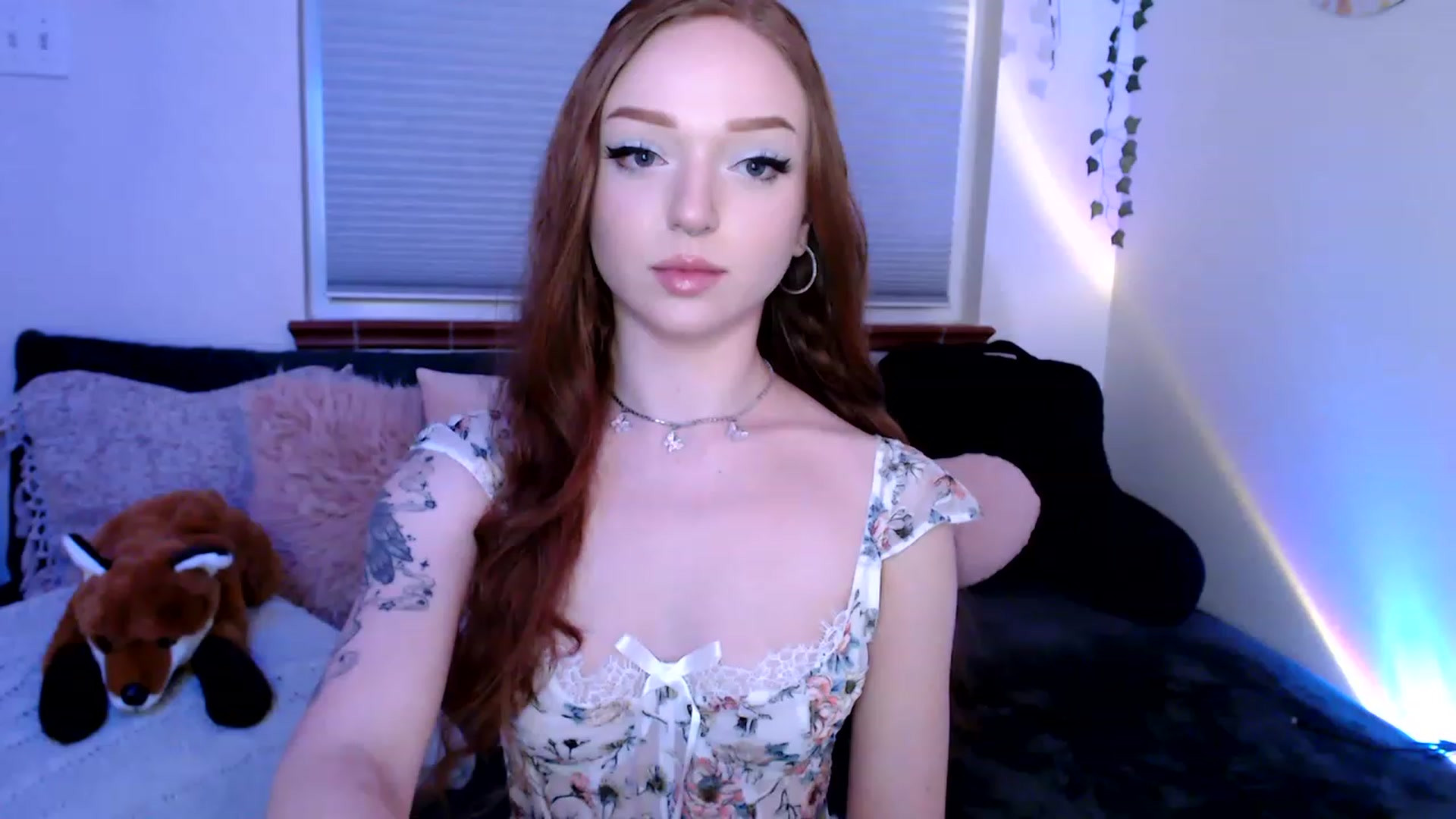 Gallery image thumbnail from FionaTheFox's myfreecams stream on, 02/07/2023, 08:07 image 1 of 20