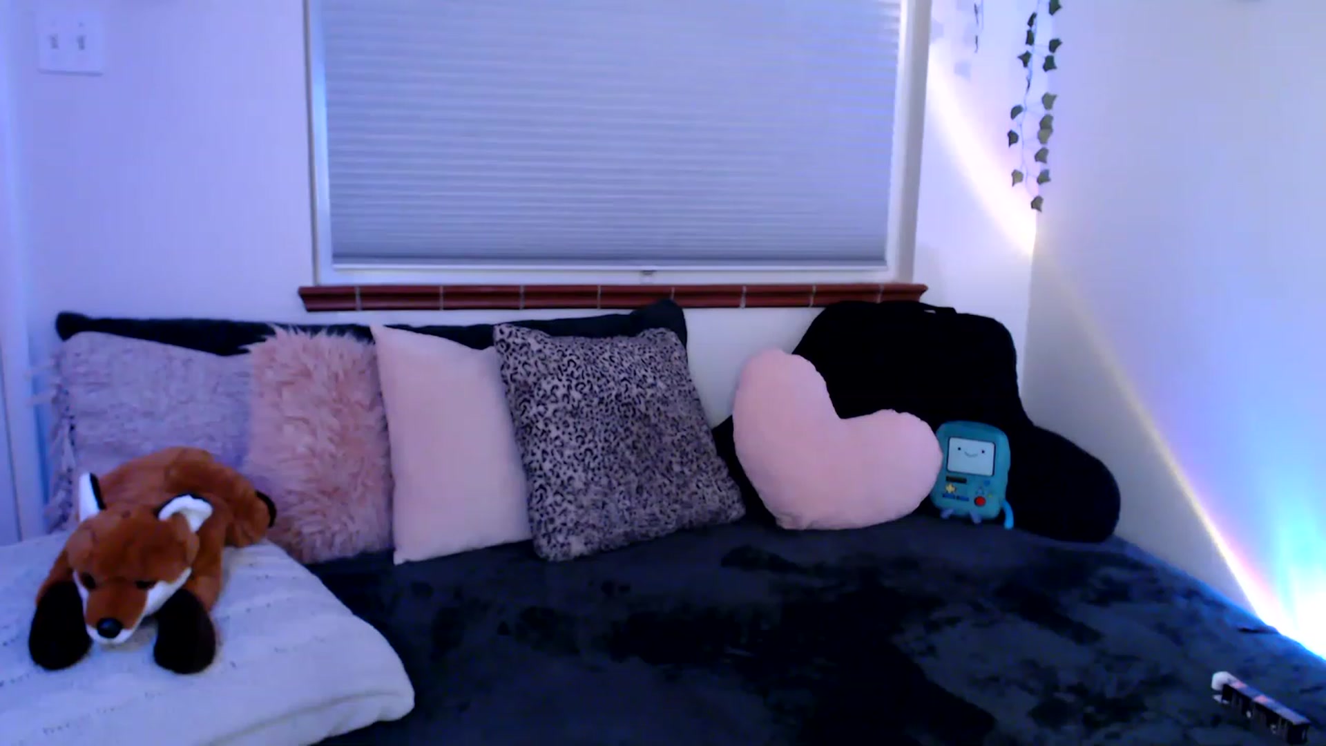 Gallery image thumbnail from FionaTheFox's myfreecams stream on, 02/11/2023, 08:11 image 1 of 20
