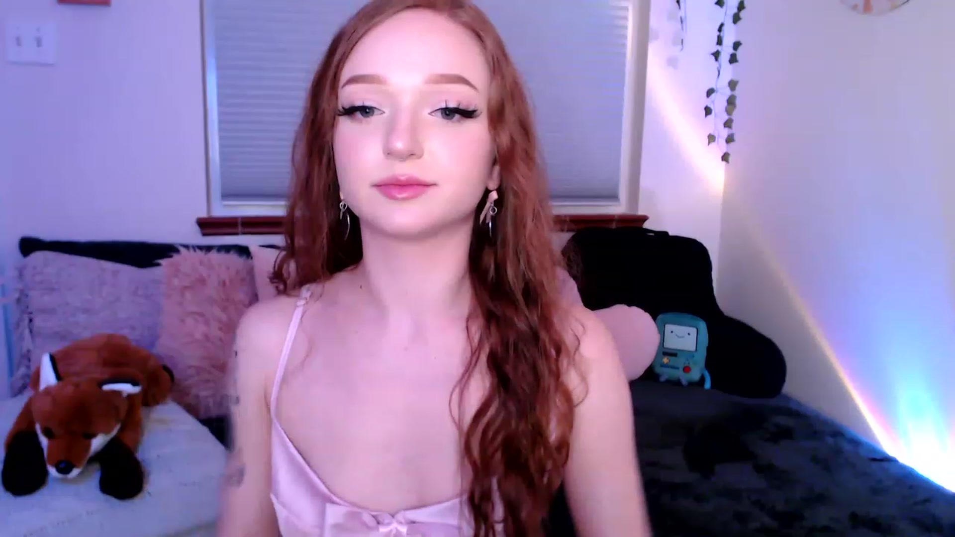 Gallery image thumbnail from FionaTheFox's myfreecams stream on, 02/11/2023, 08:11 image 13 of 20