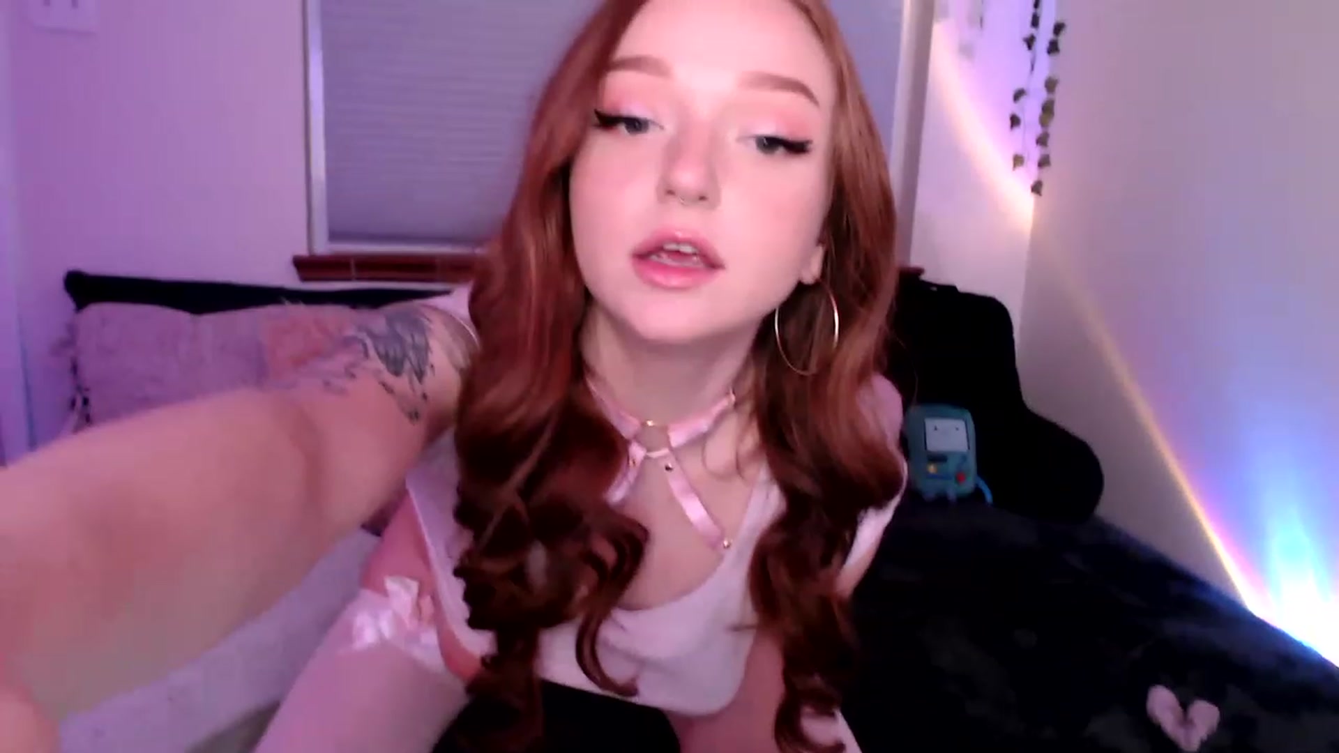 Gallery image thumbnail from FionaTheFox's myfreecams stream on, 02/15/2023, 06:37 image 19 of 20