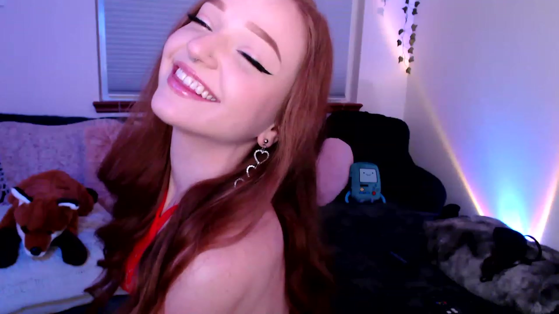 Gallery image thumbnail from FionaTheFox's myfreecams stream on, 02/18/2023, 09:21 image 18 of 20