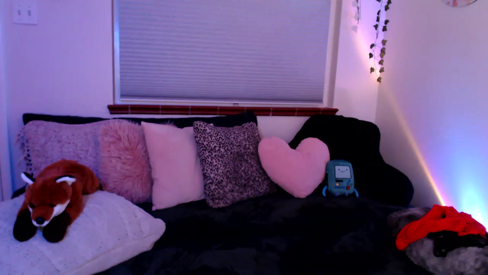 Gallery image thumbnail from FionaTheFox's myfreecams stream on, 02/18/2023, 09:21 image 6 of 20