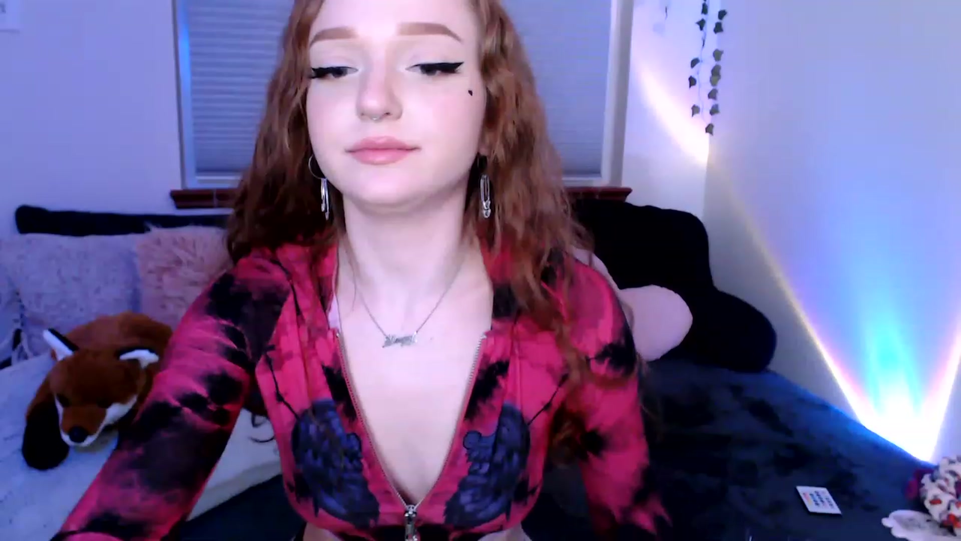 Gallery image thumbnail from FionaTheFox's myfreecams stream on, 02/22/2023, 10:23 image 17 of 20